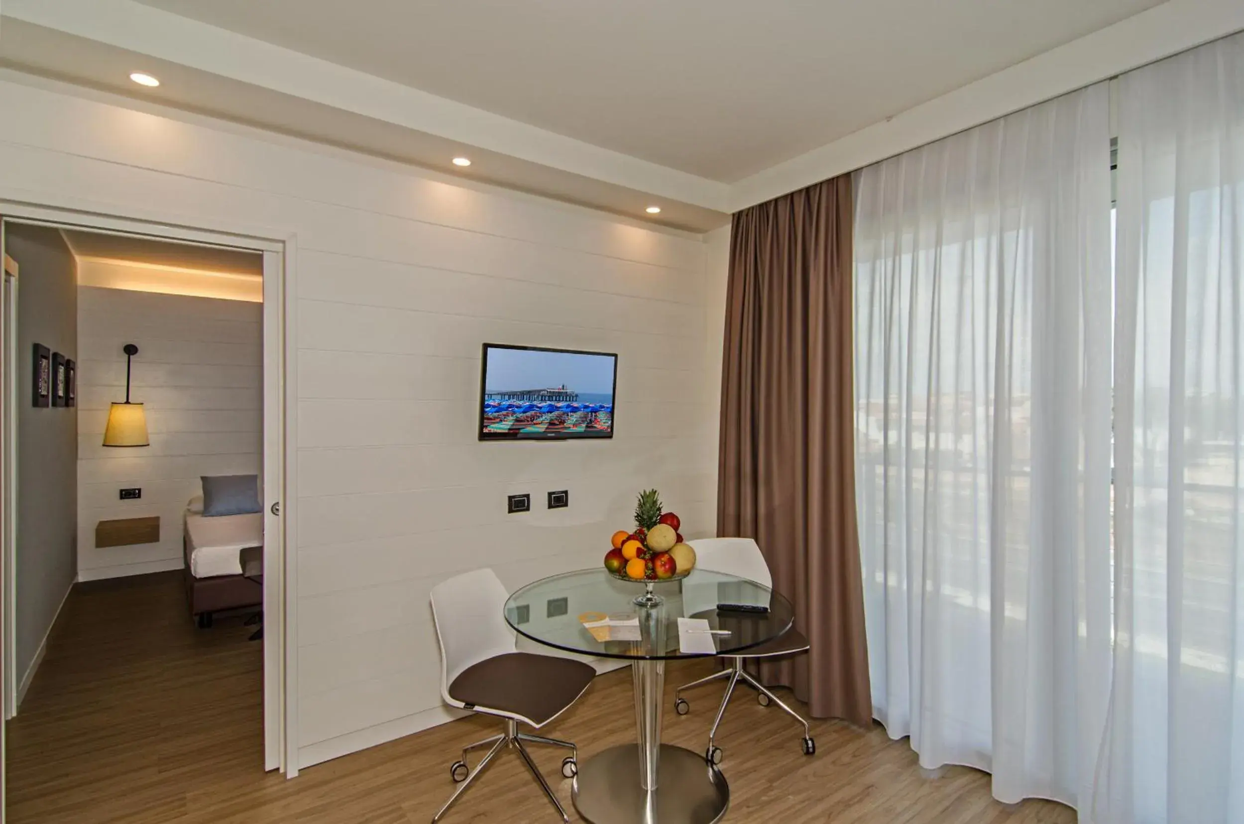 TV and multimedia, Dining Area in Hotel Viareggio