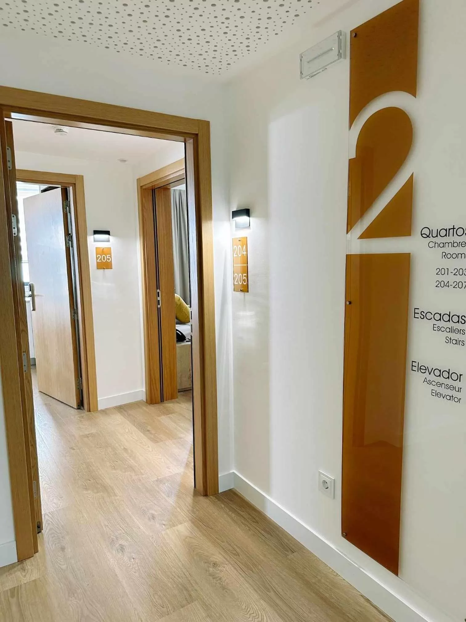 Text overlay in Coração do Tua Hotel