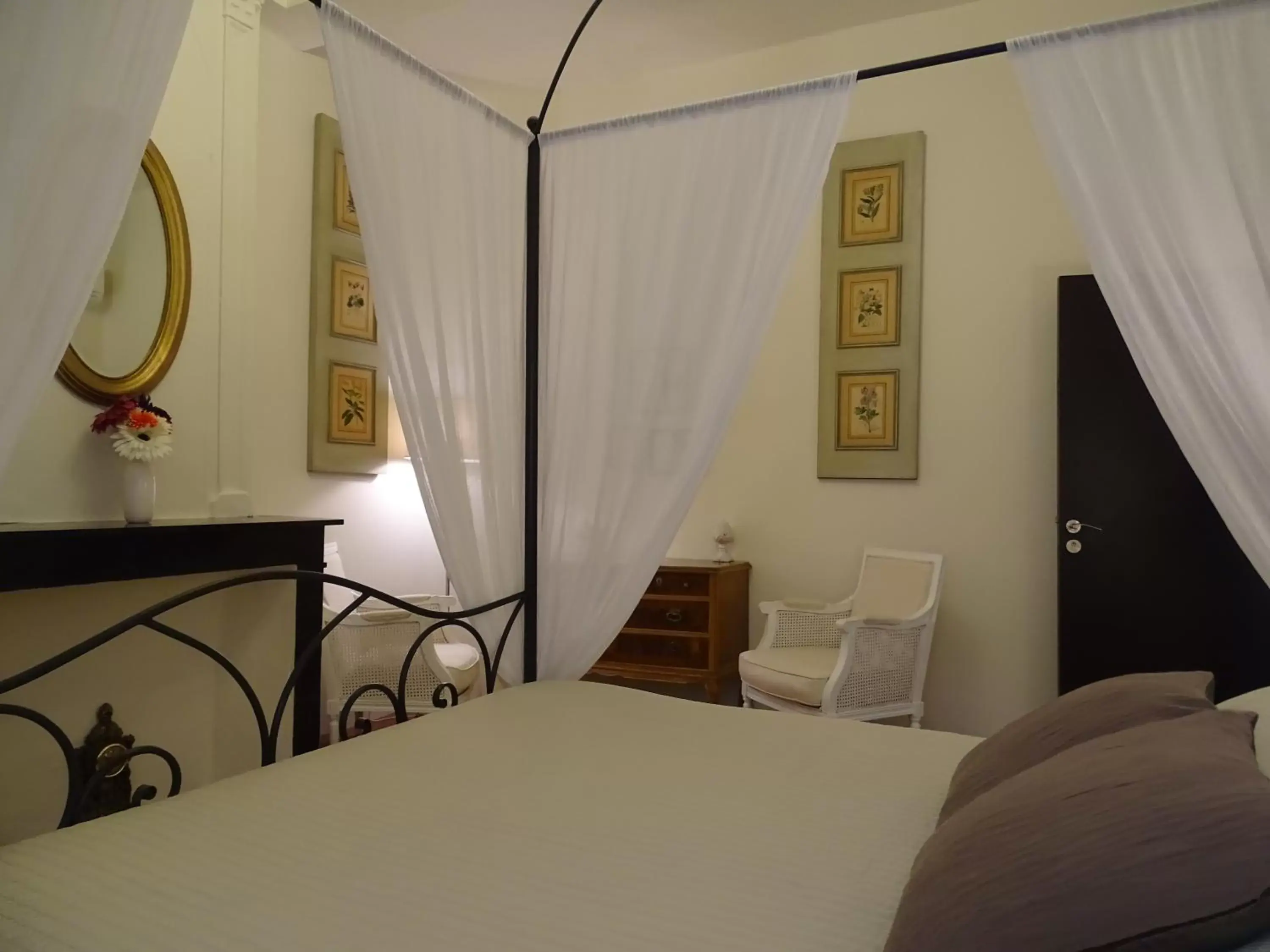 Bedroom, Bed in Chambres d'hôtes Belle Vigneronne