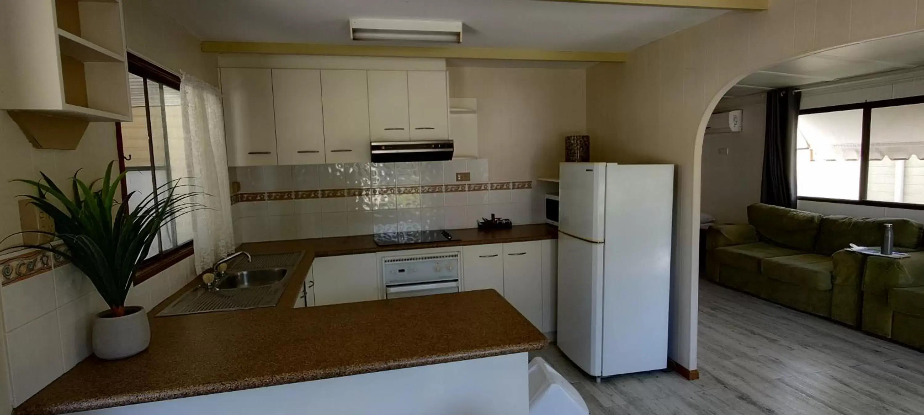 Kitchen/Kitchenette in Glen Villa Resort