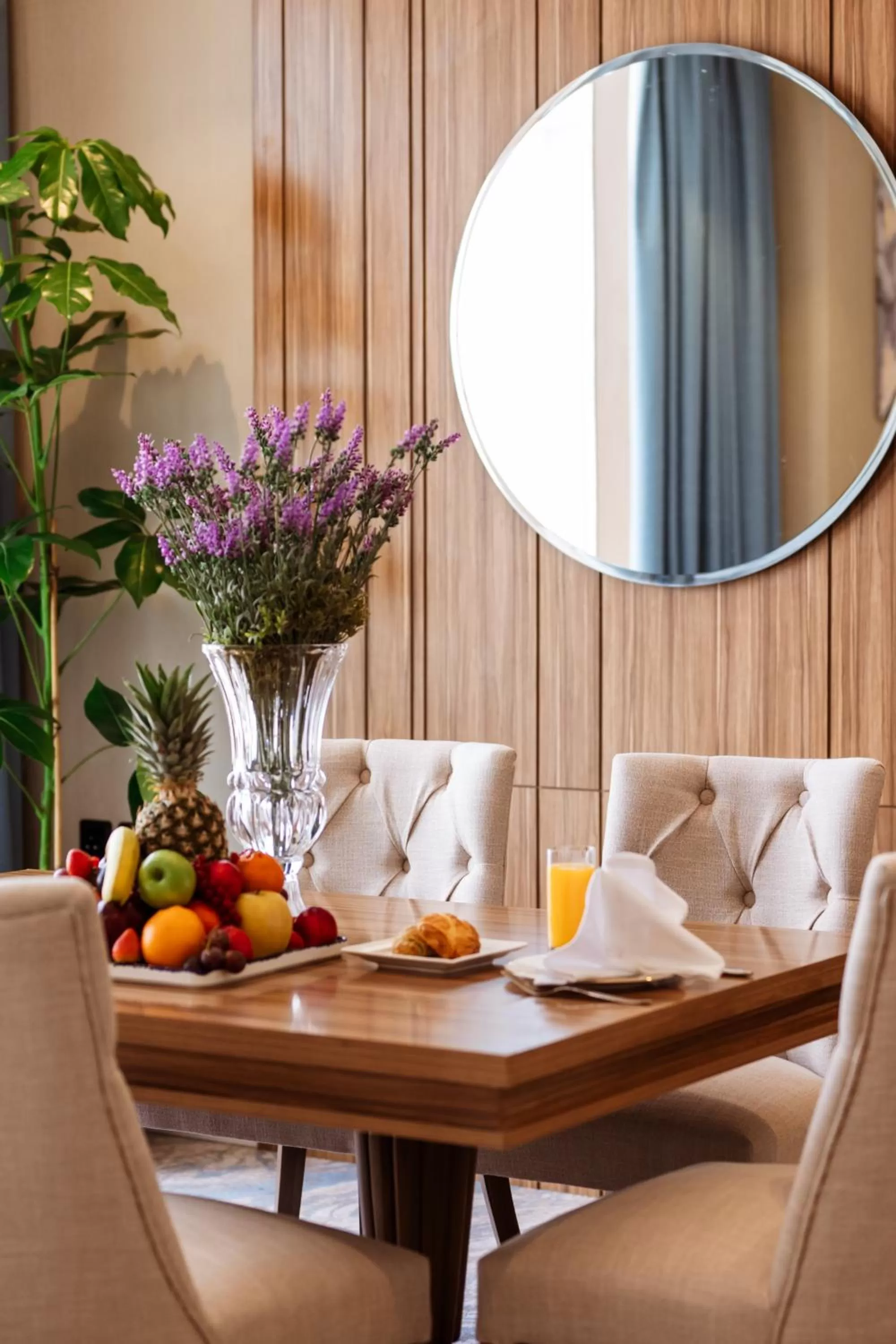 Food and drinks in Cantonal Hotel by Warwick