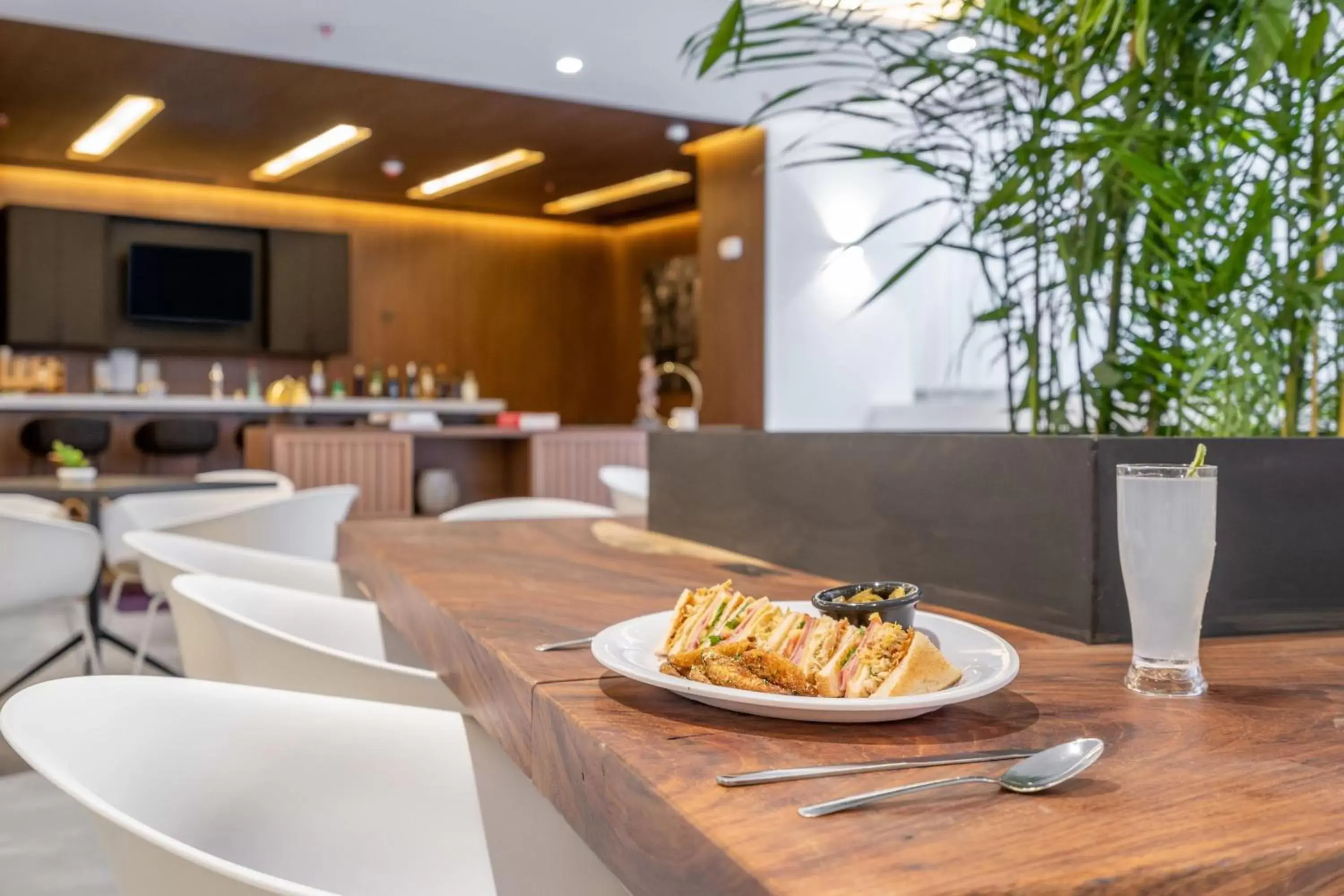Restaurant/places to eat in City Express Plus by Marriott San Luis Potosi