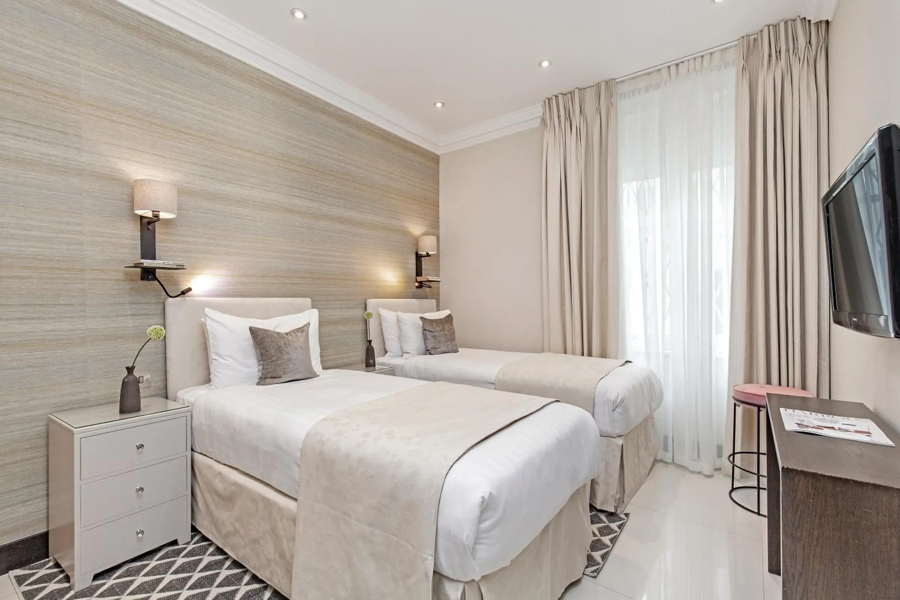 Bedroom, Bed in 130 Queen's Gate Apartments Bedroom, Bed in 130 Queen's Gate Apartments