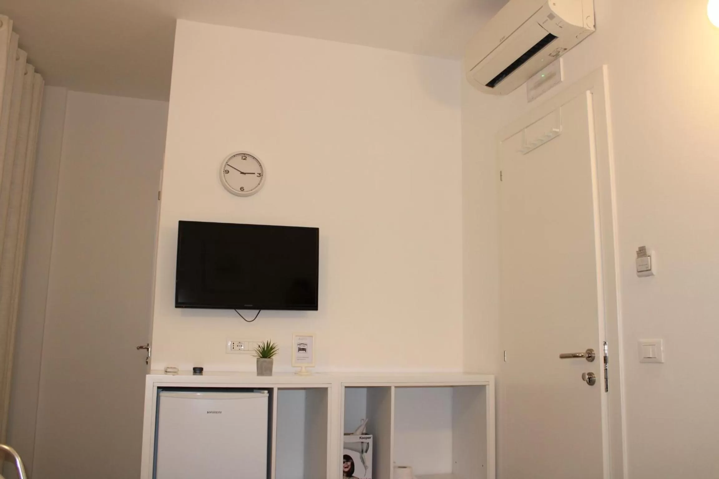 TV/Entertainment Center in Aleksi rooms