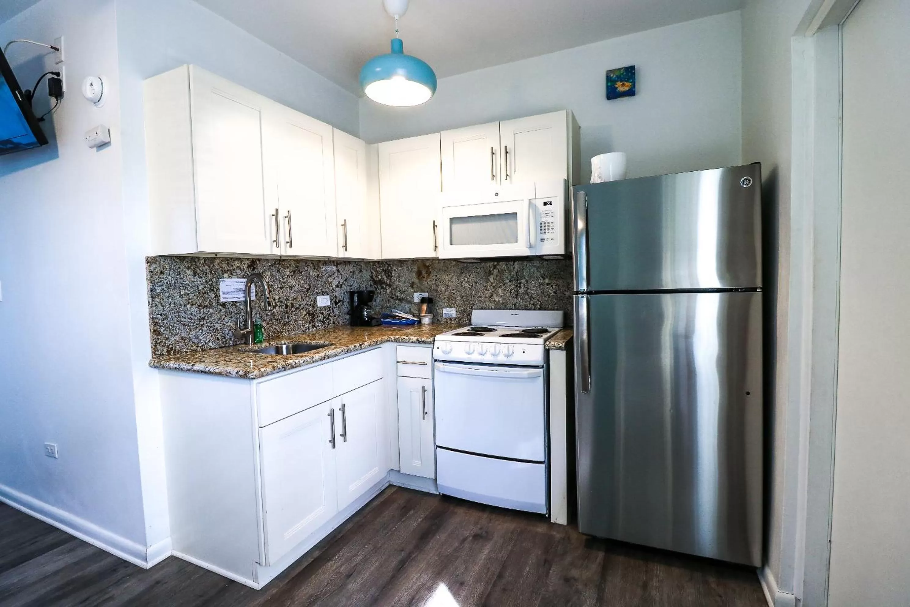 Kitchen or kitchenette in Drop Anchor Resort & Marina