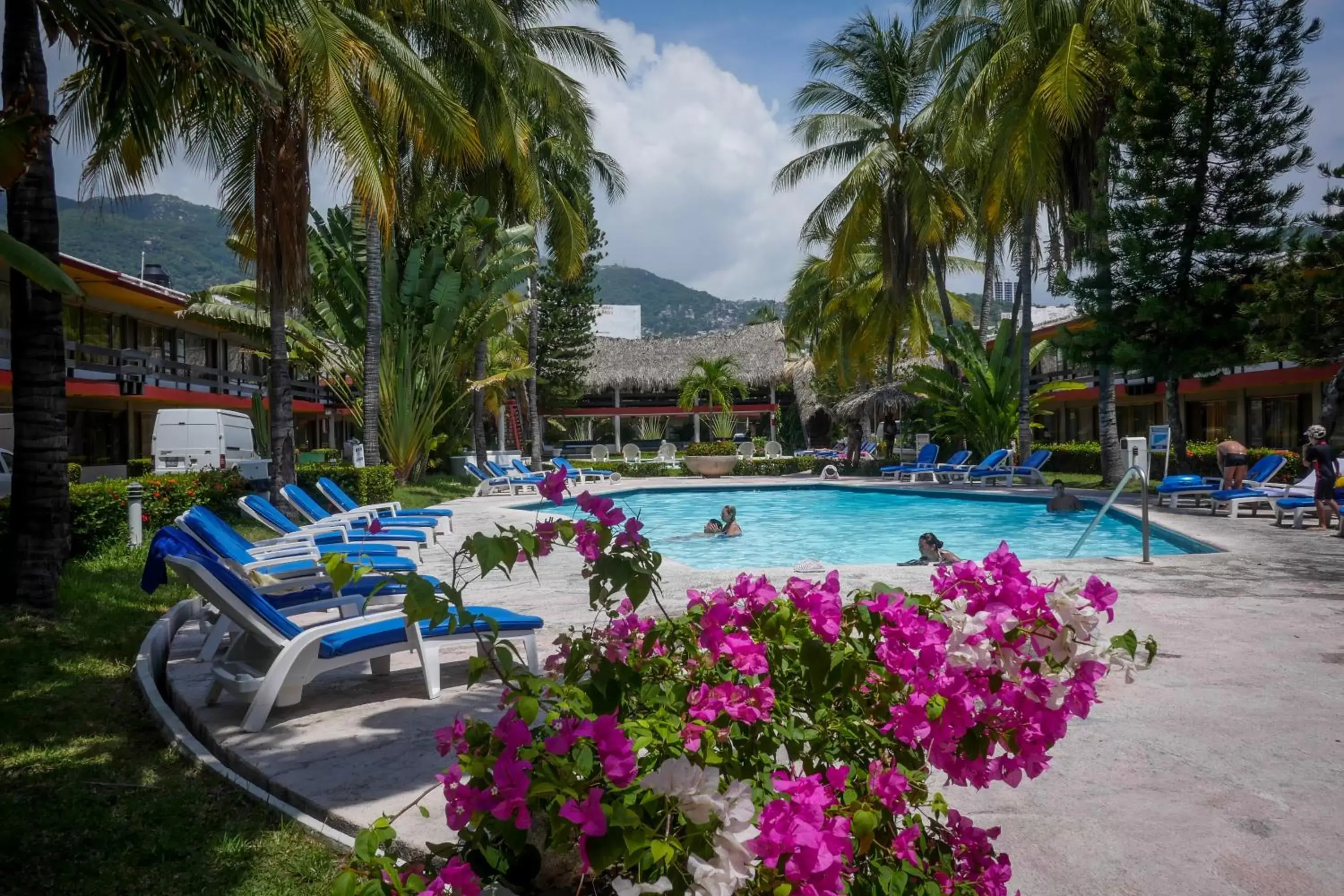 Swimming pool in Hotel Bali-Hai Acapulco
