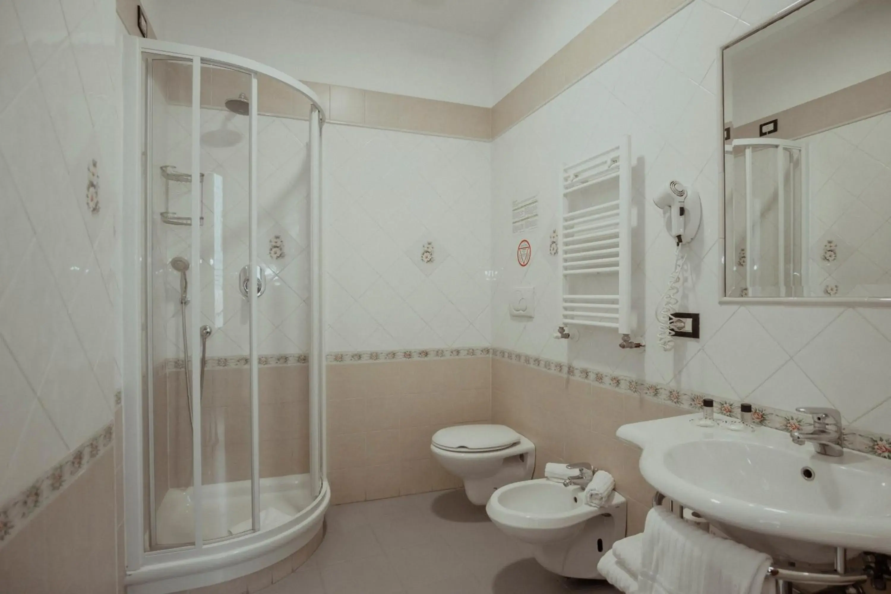 Shower, Bathroom in Albergo Marisa