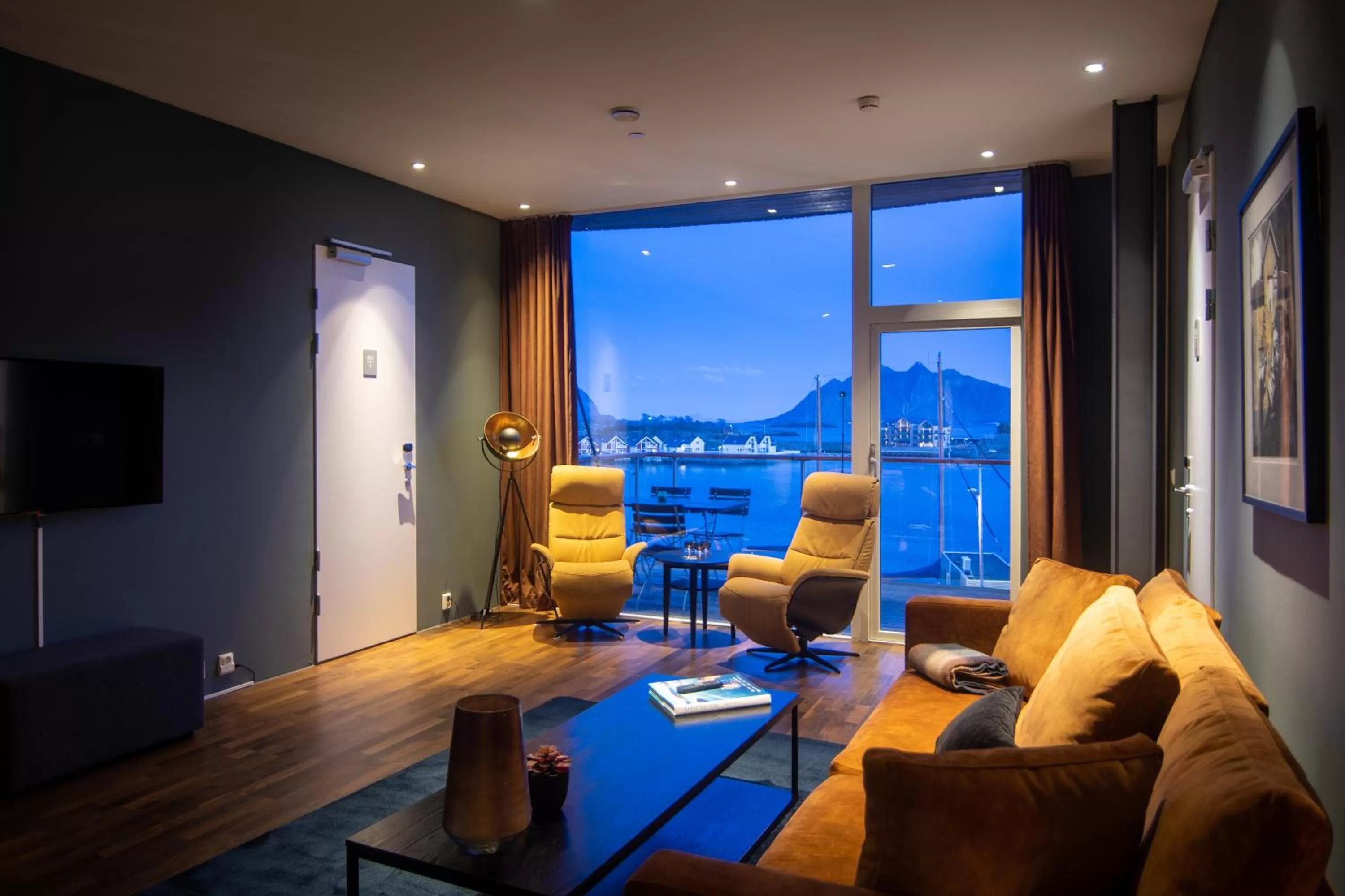 Communal lounge/ TV room in Nordis Apartments