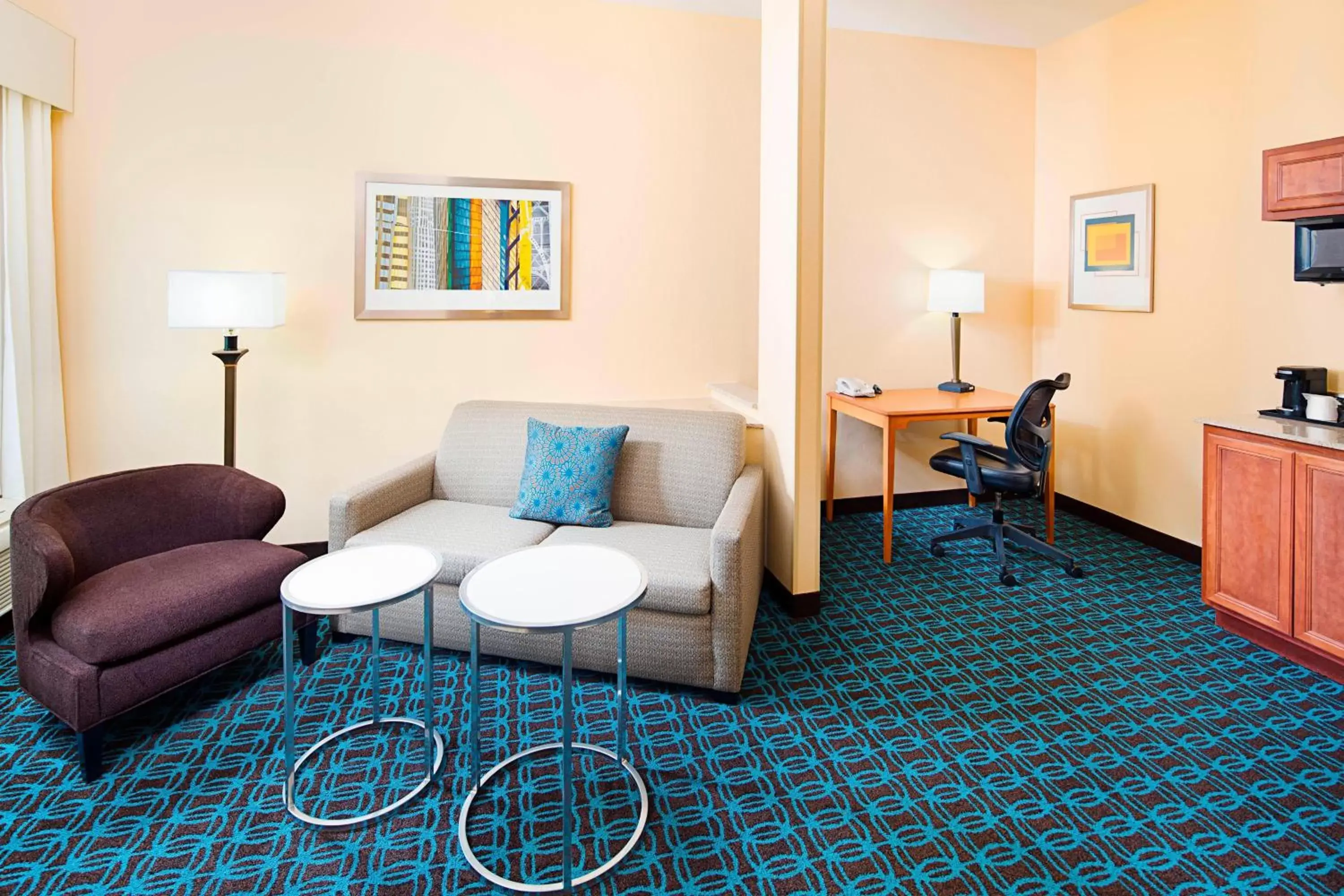 Living room, Seating Area in Fairfield Inn & Suites by Marriott Lafayette South