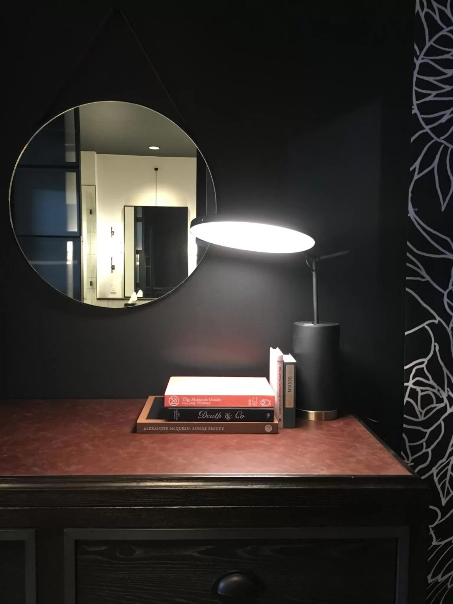 Decorative detail in Crossroads Hotel