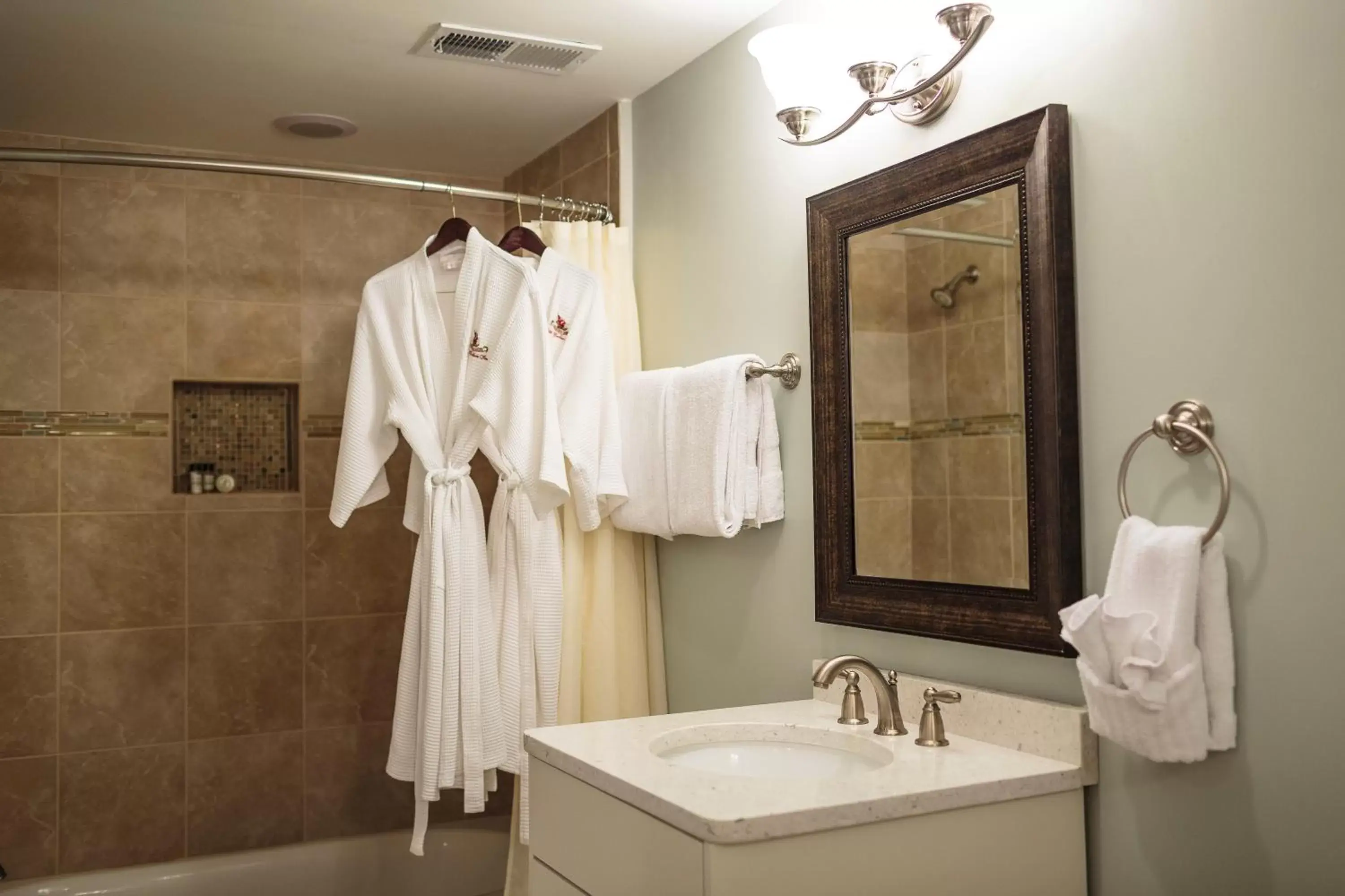 Bedroom, Bathroom in Olde Harbour Inn, Historic Inns of Savannah Collection