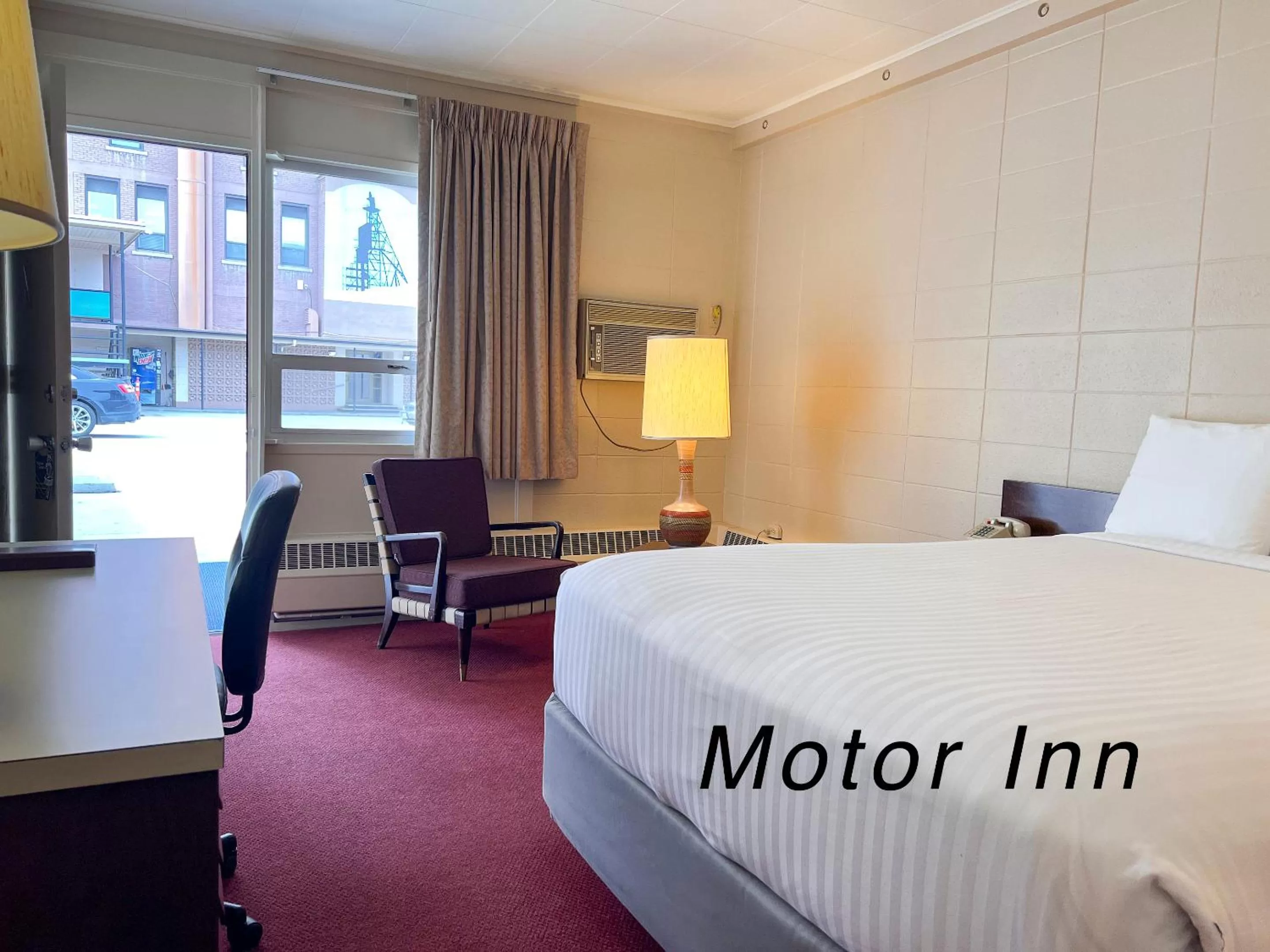 Bed in Finlen Hotel and Motor Inn