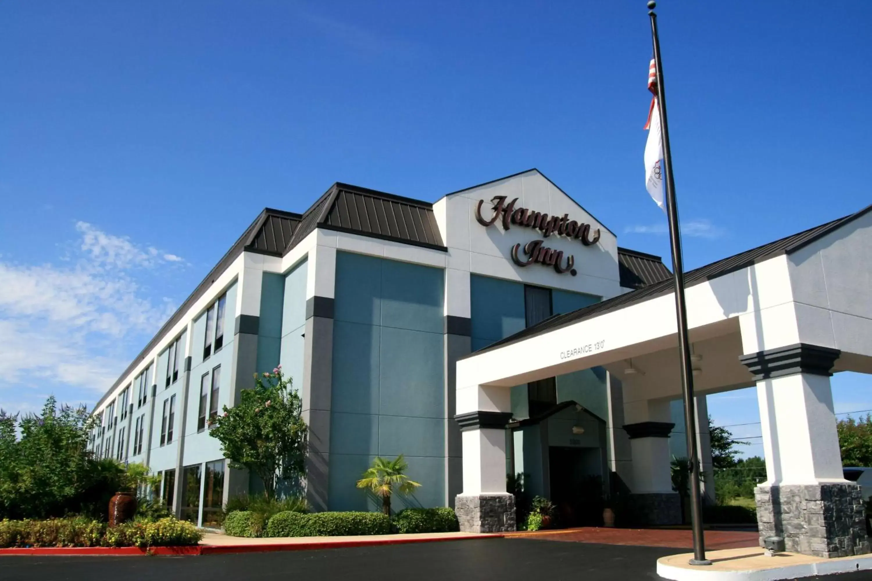 Property Building in Hampton Inn Natchitoches