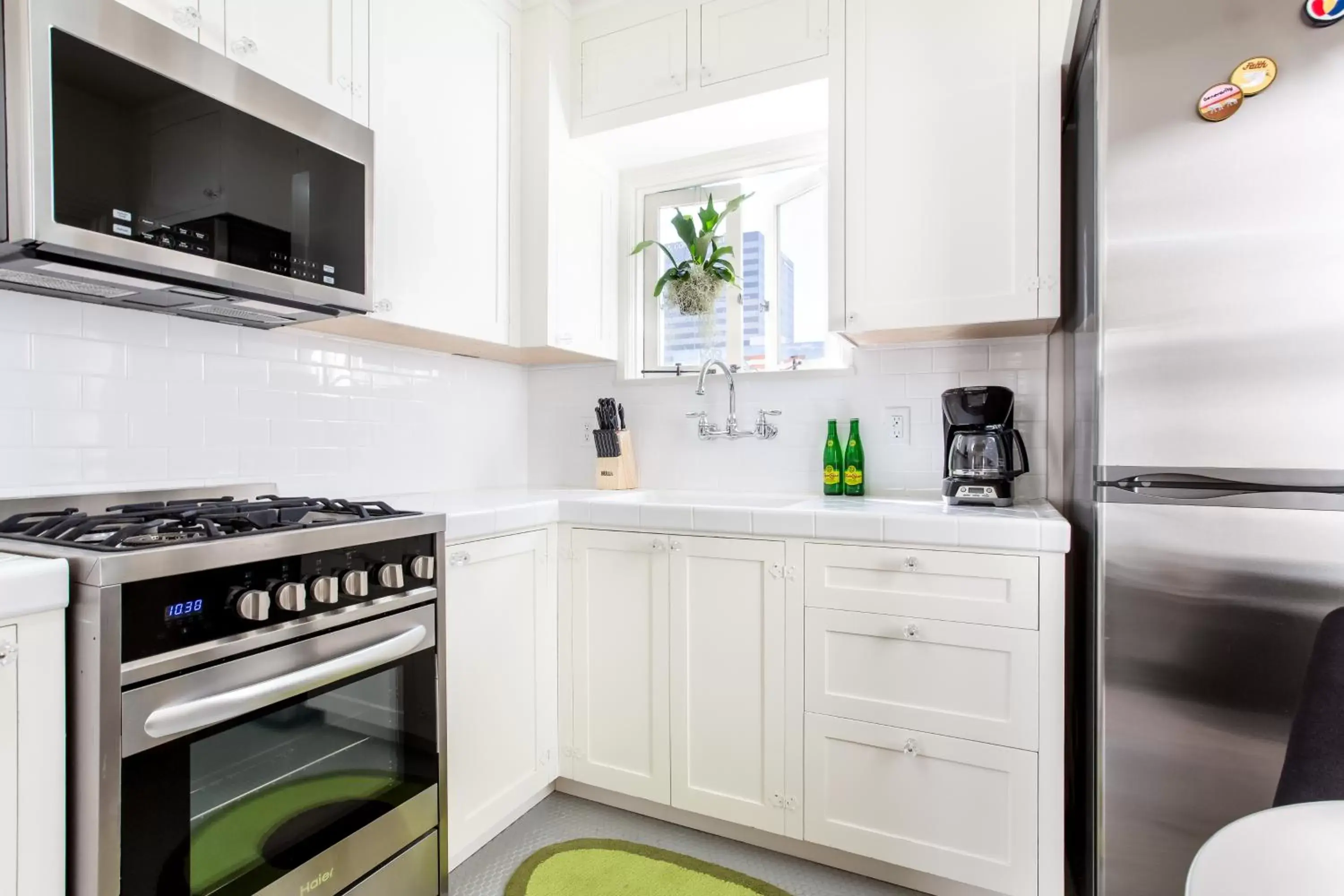 Living room, Kitchen/Kitchenette in Sonder The Bungalows