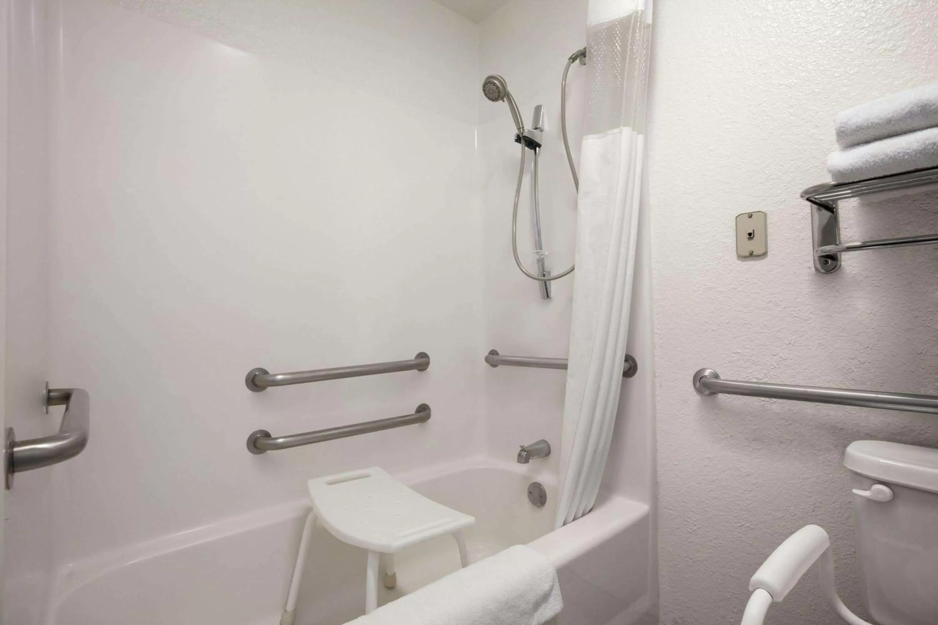Bathroom in Travelodge by Wyndham Pendleton OR