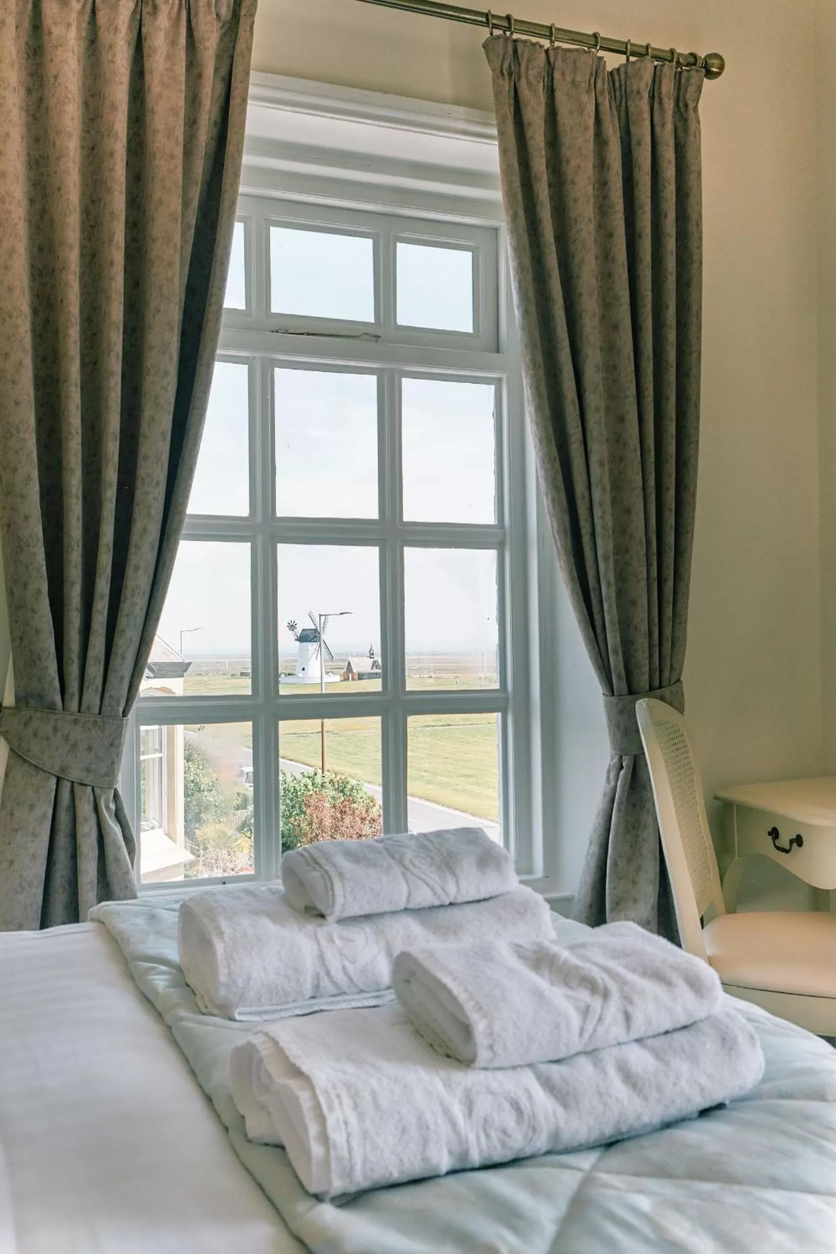 Nearby landmark, Bed in The Queens Hotel