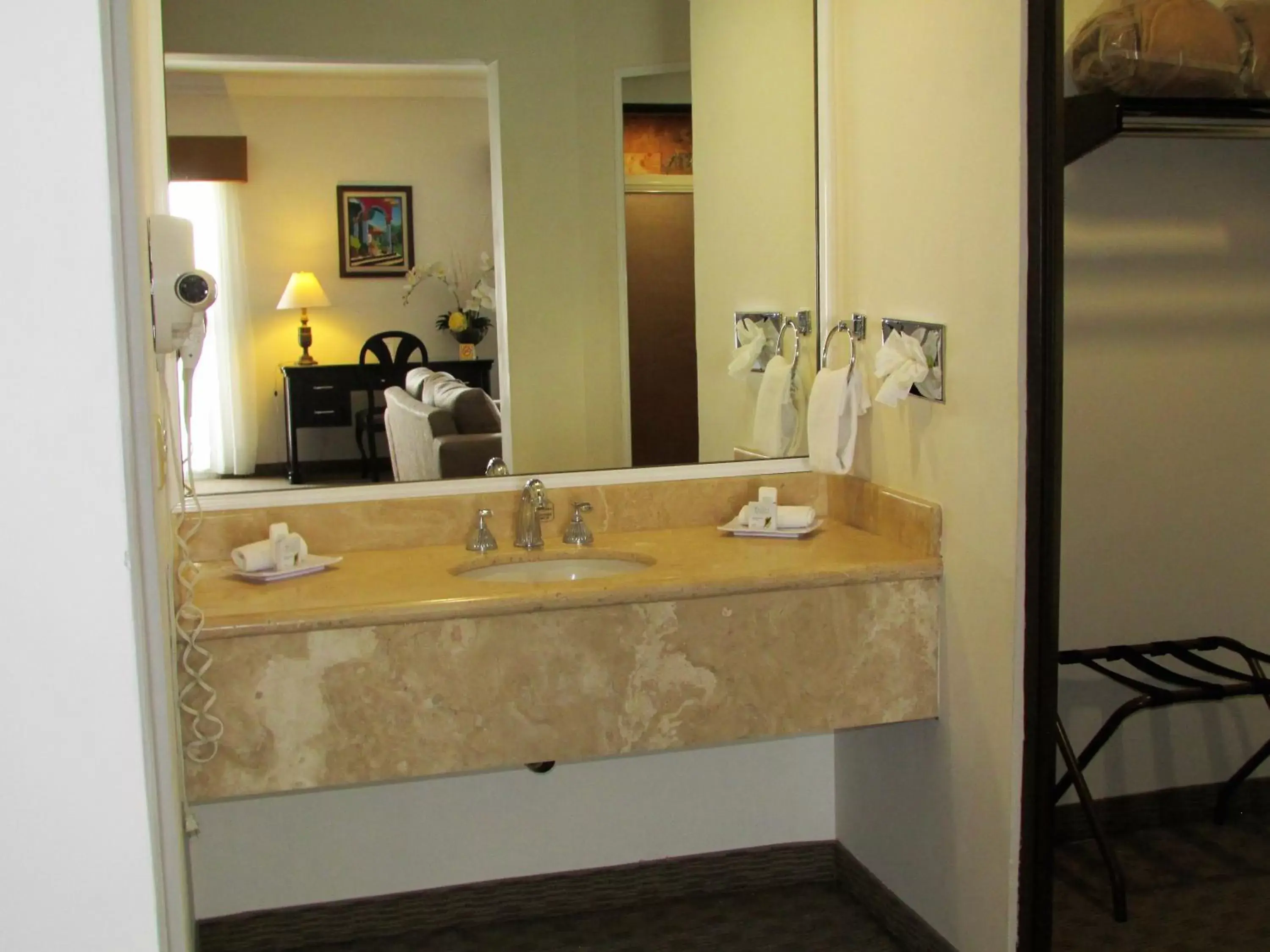 Bathroom in Best Western Hotel Posada Del Rio Express