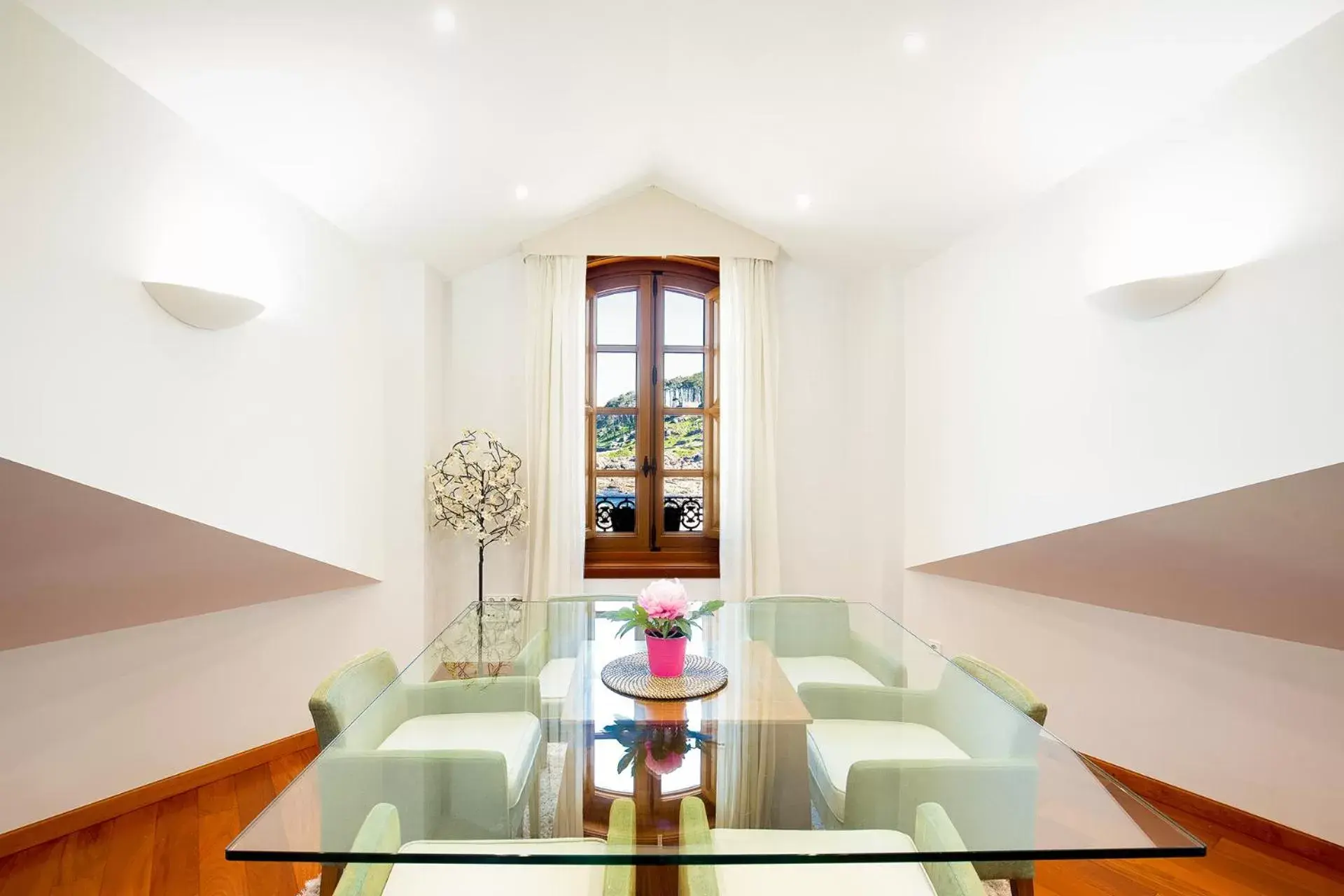 Dining area in Apartamentos Villa Zoila Baiona