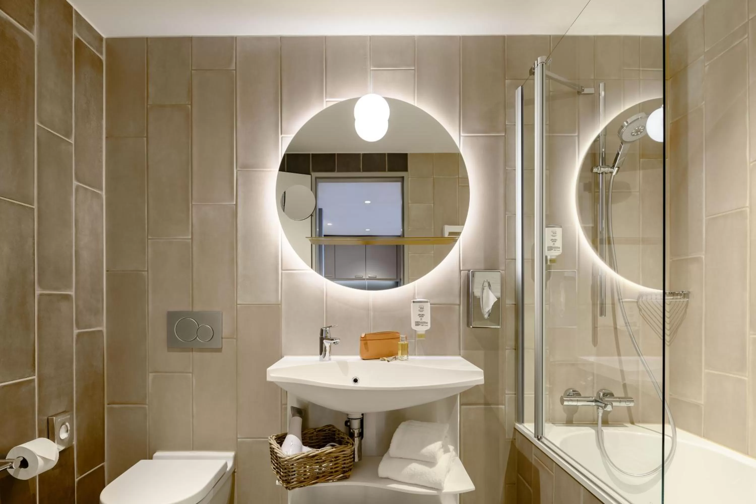 Bathroom in Aparthotel Adagio Bremen City