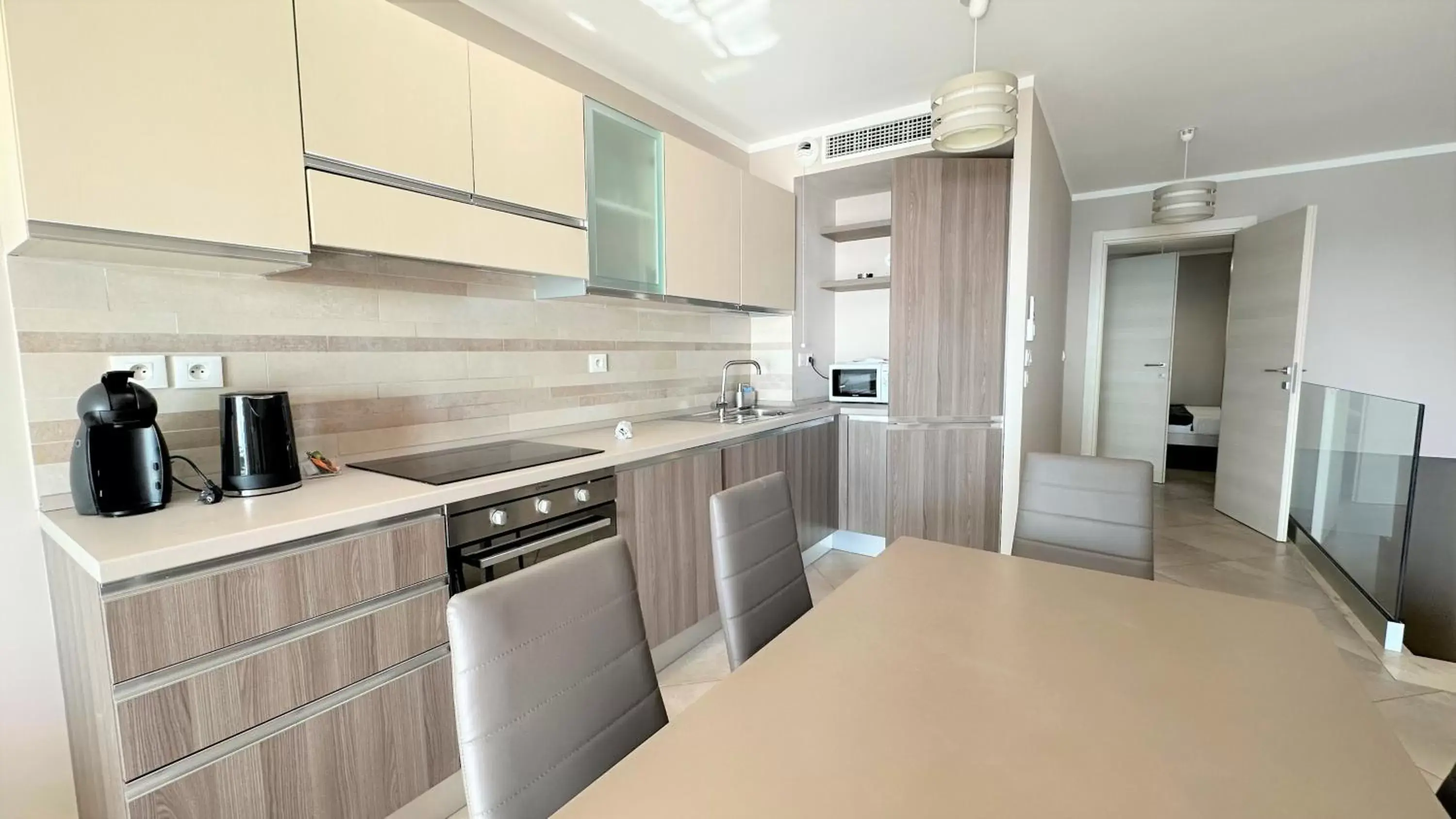 Kitchen or kitchenette, Kitchen/Kitchenette in LE MIDI 8 by ESTATES CANNES