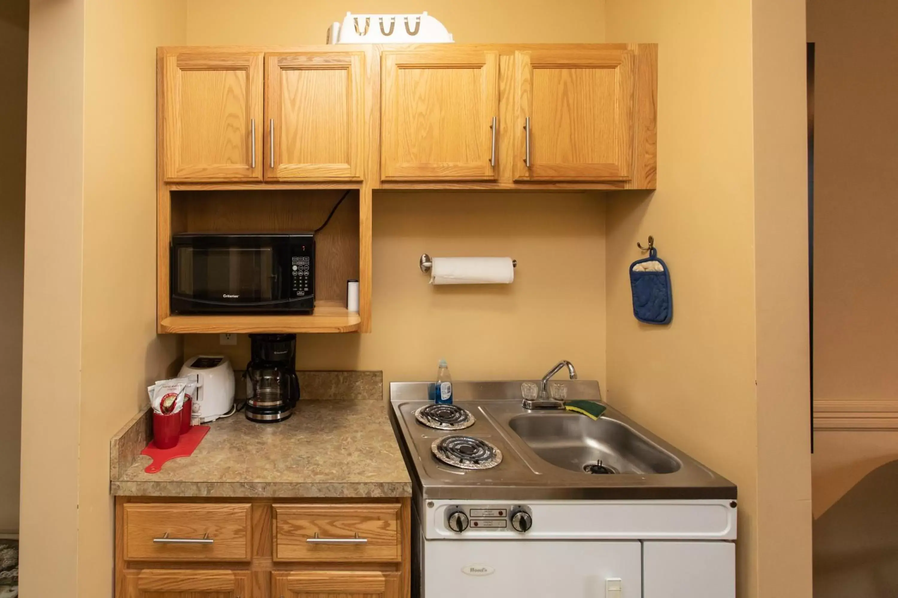 Kitchen or kitchenette, Kitchen/Kitchenette in The Kingsley Motel