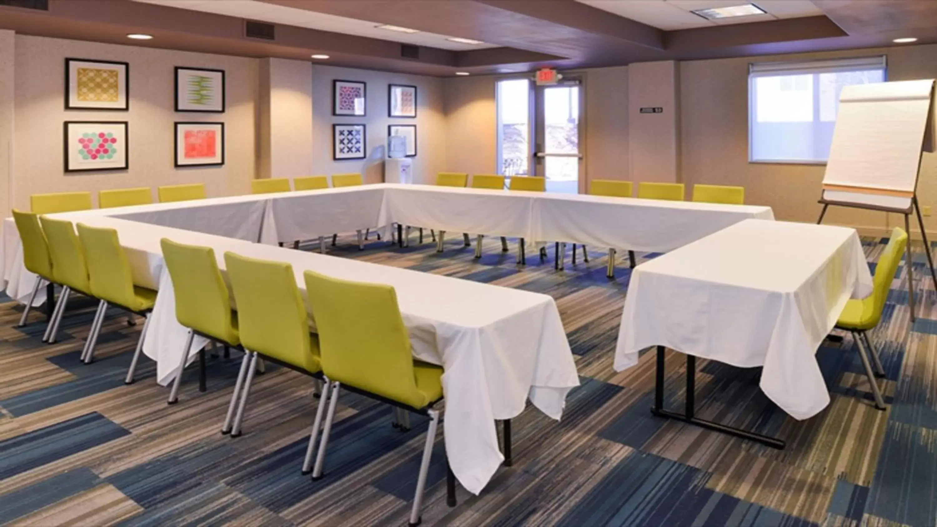 Meeting/conference room in Holiday Inn Express Woodland, an IHG Hotel