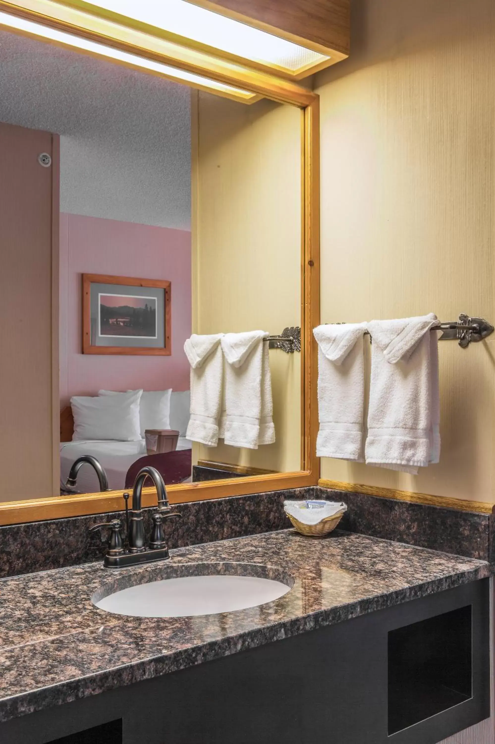 Area and facilities, Bathroom in Lodge at Palmer Gulch