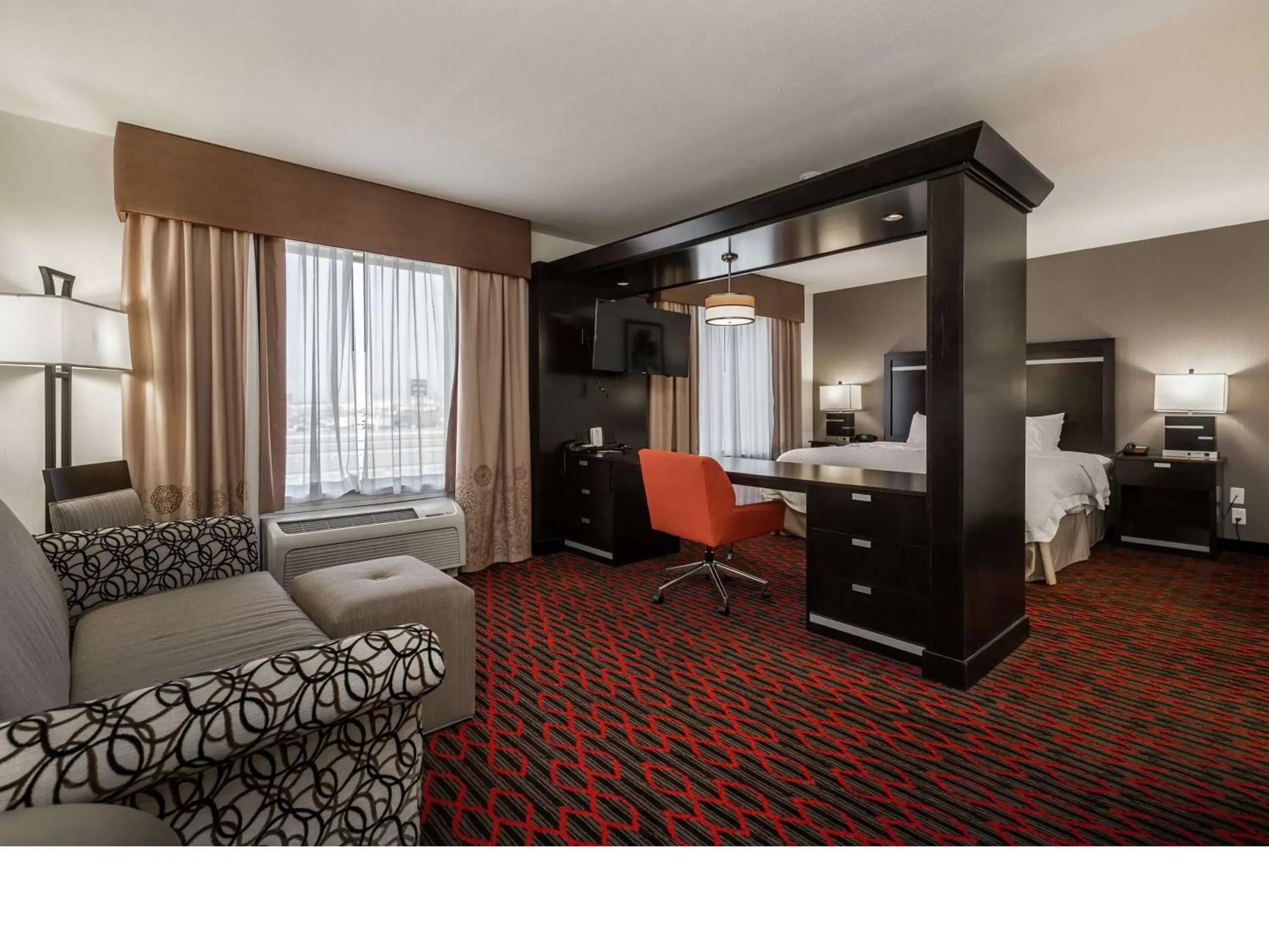Bedroom, Seating Area in Hampton Inn & Suites by Hilton Lethbridge