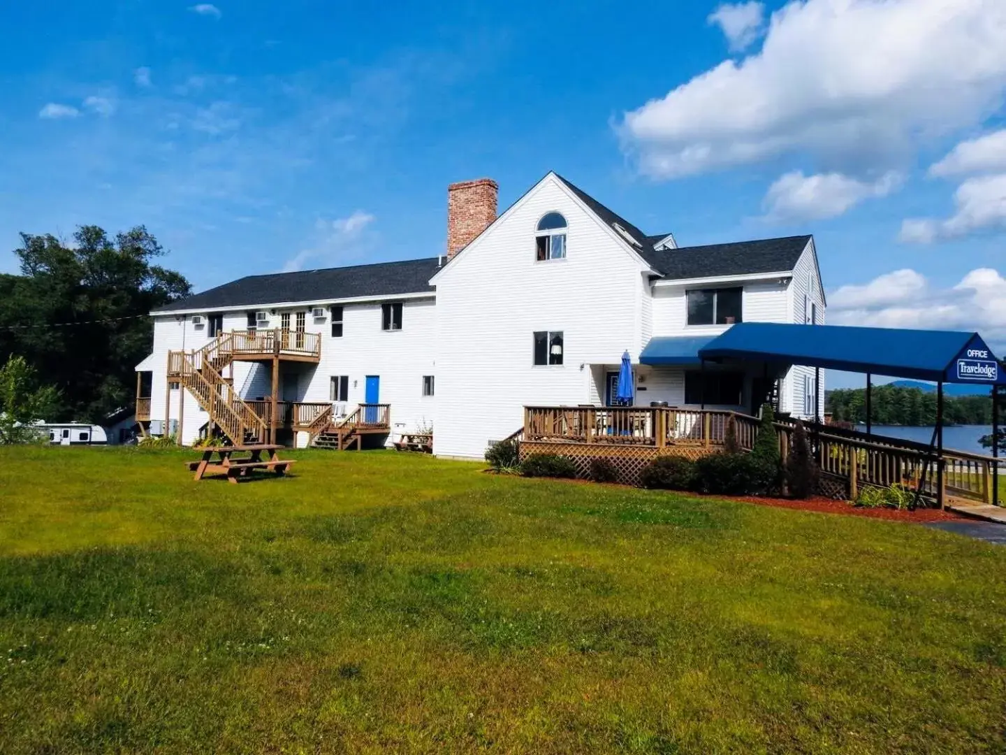 Property building in Winnisquam Lake Inn Property building in Winnisquam Lake Inn