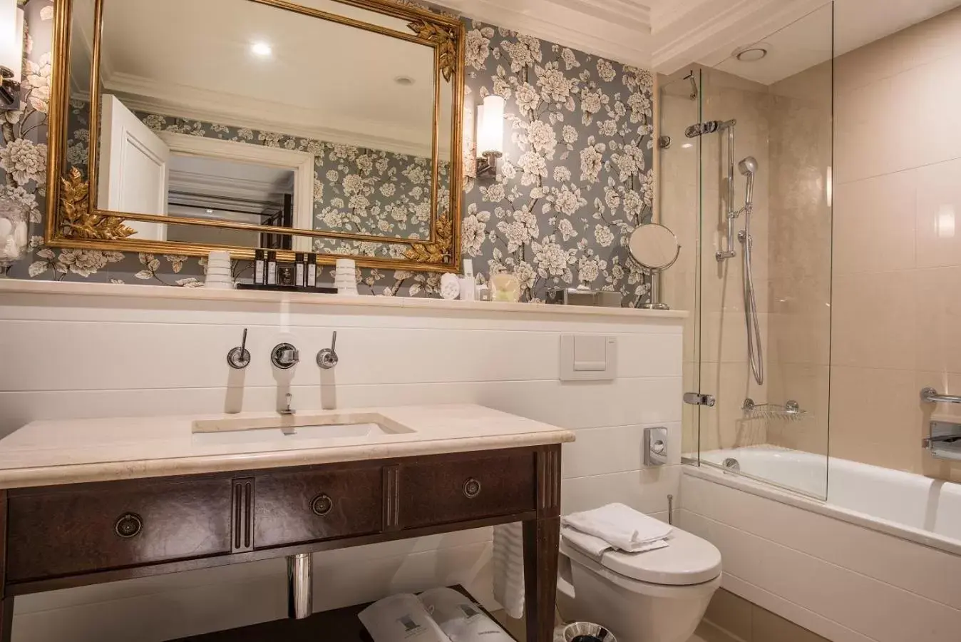 Bathroom in Grand Hotel du Lac - Relais & Châteaux