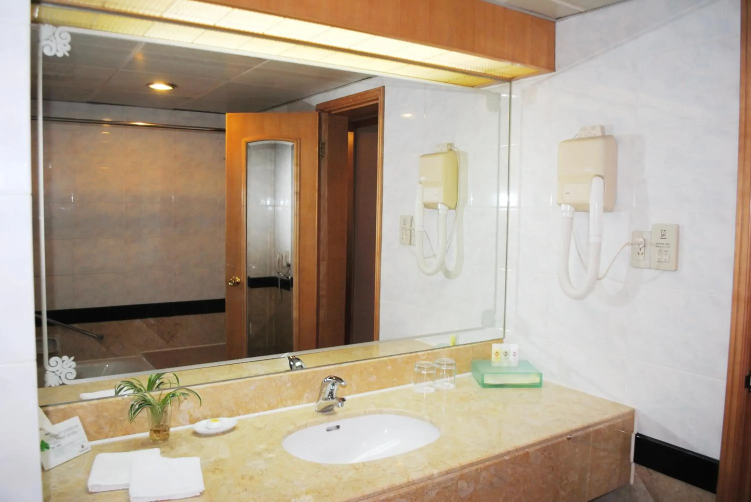 Bathroom in Guangzhou New Century Hotel