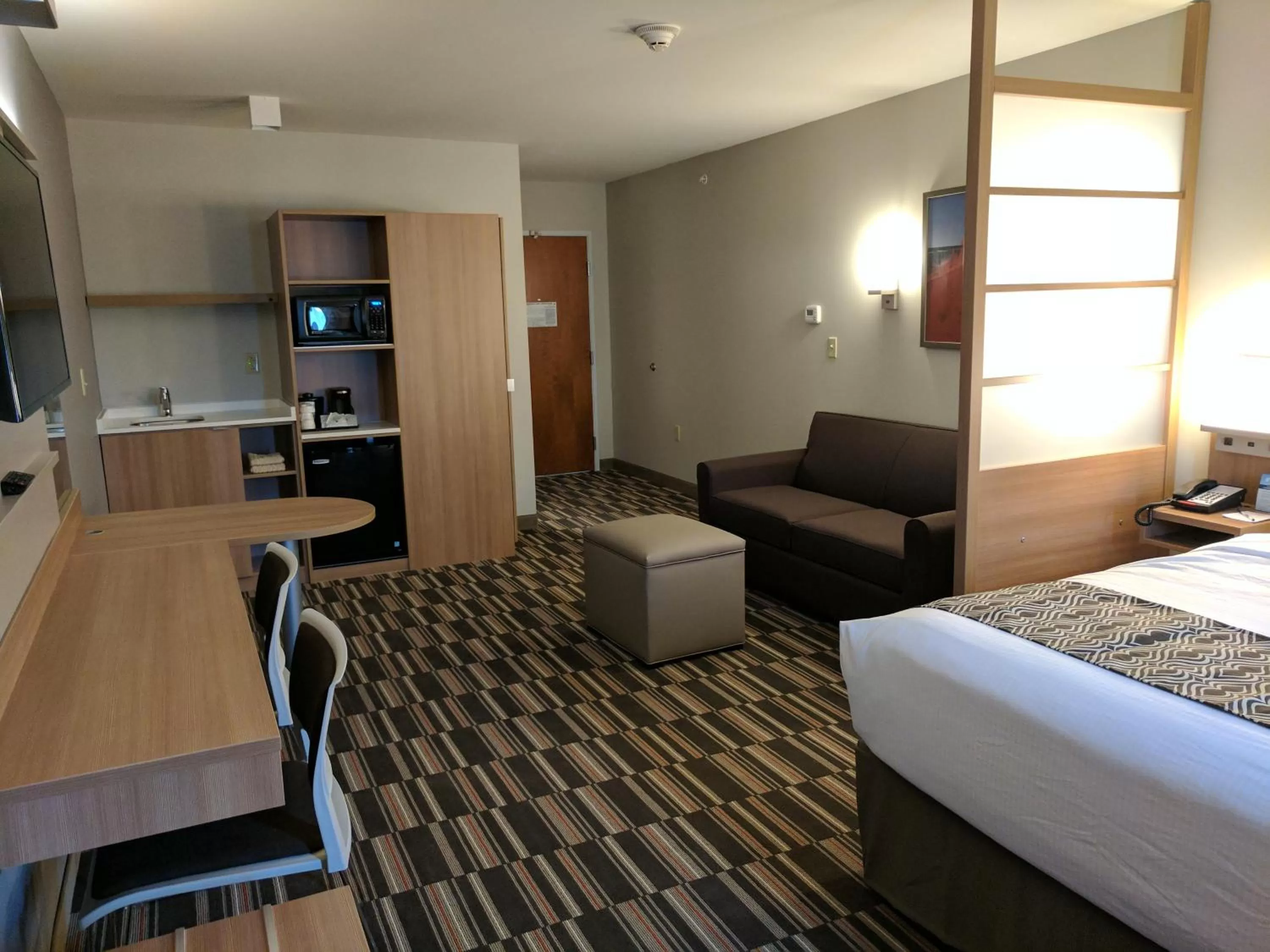 Coffee/tea facilities, Bed in Microtel Inn & Suites by Wyndham Clarion