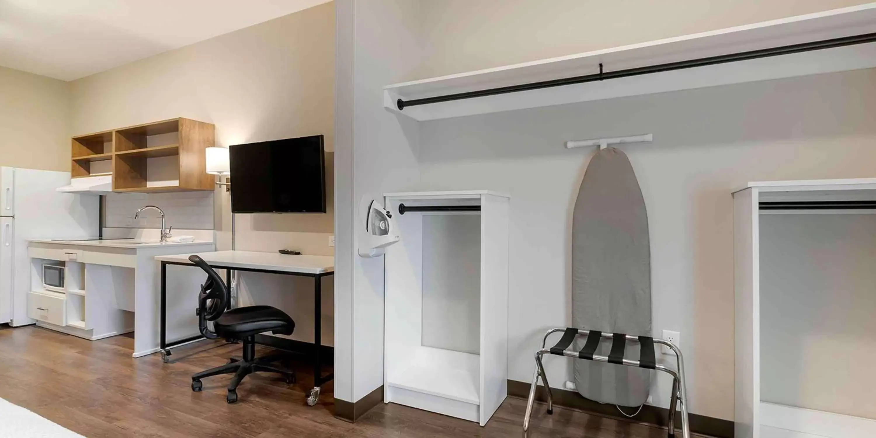 Bedroom, Kitchen/Kitchenette in Extended Stay America Premier Suites - Savannah - Pooler