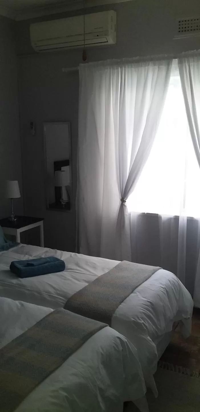 Bedroom, Bed in B&B 464 on 22nd Ave