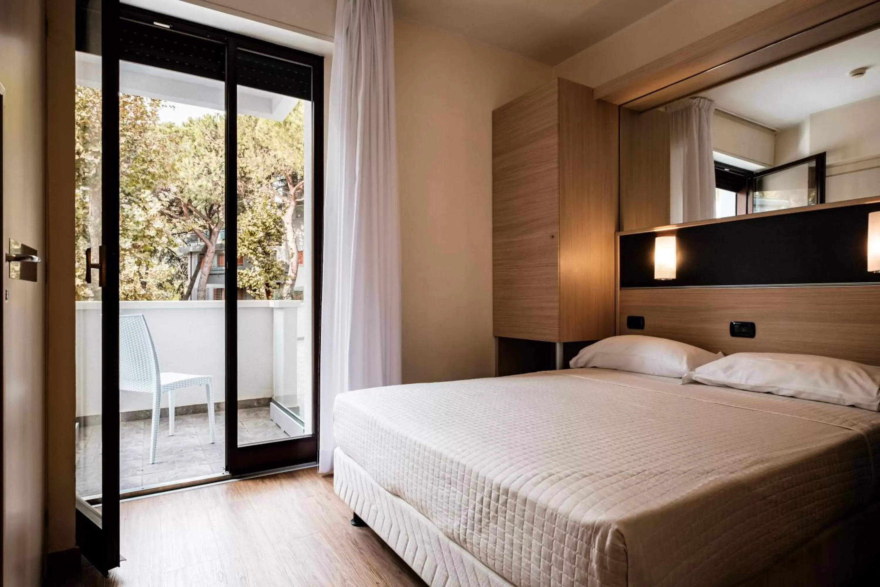 Balcony/Terrace, Bed in Hotel Augustus