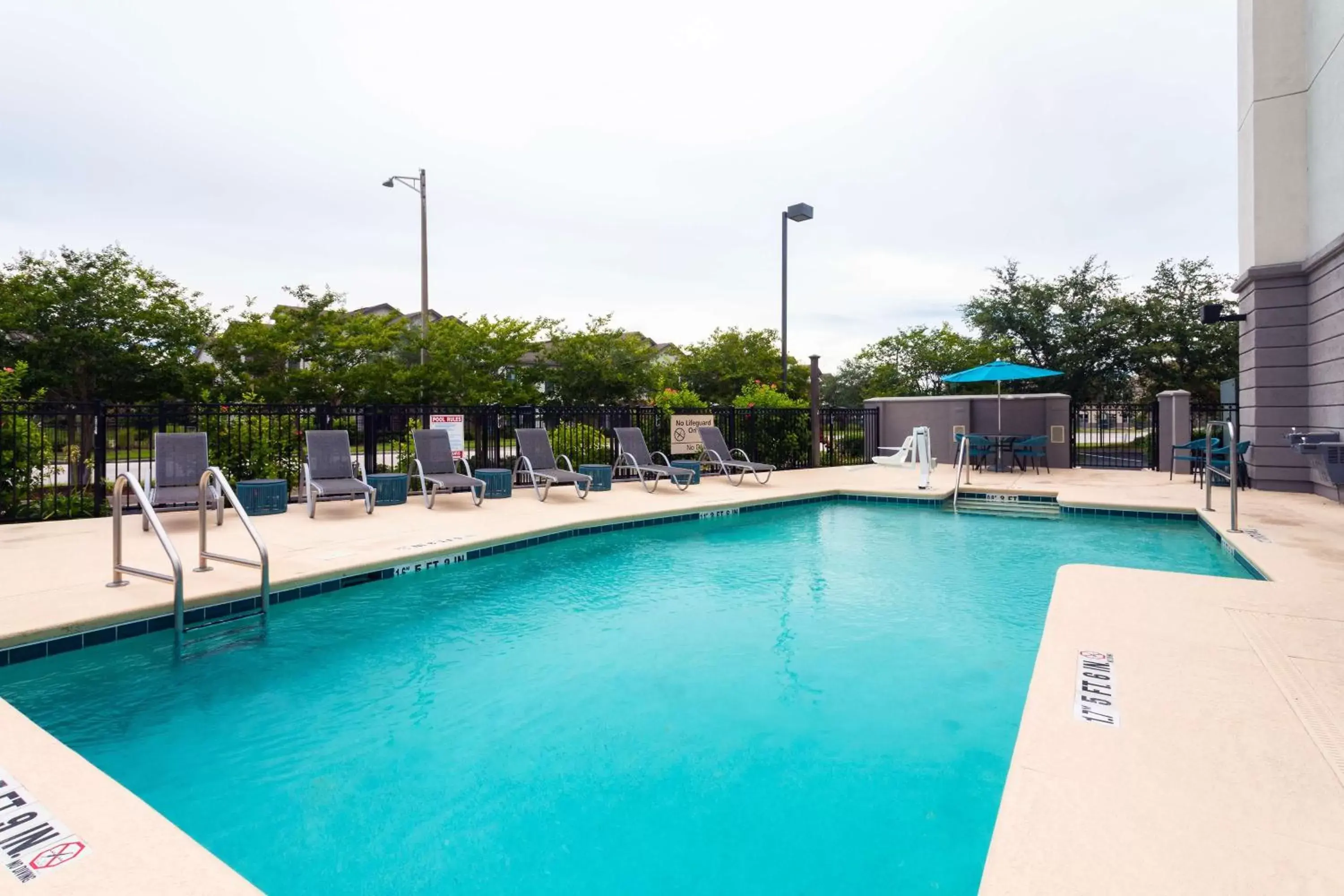 Pool view, Swimming Pool in Hampton Inn Jacksonville-I-295 East/Baymeadows