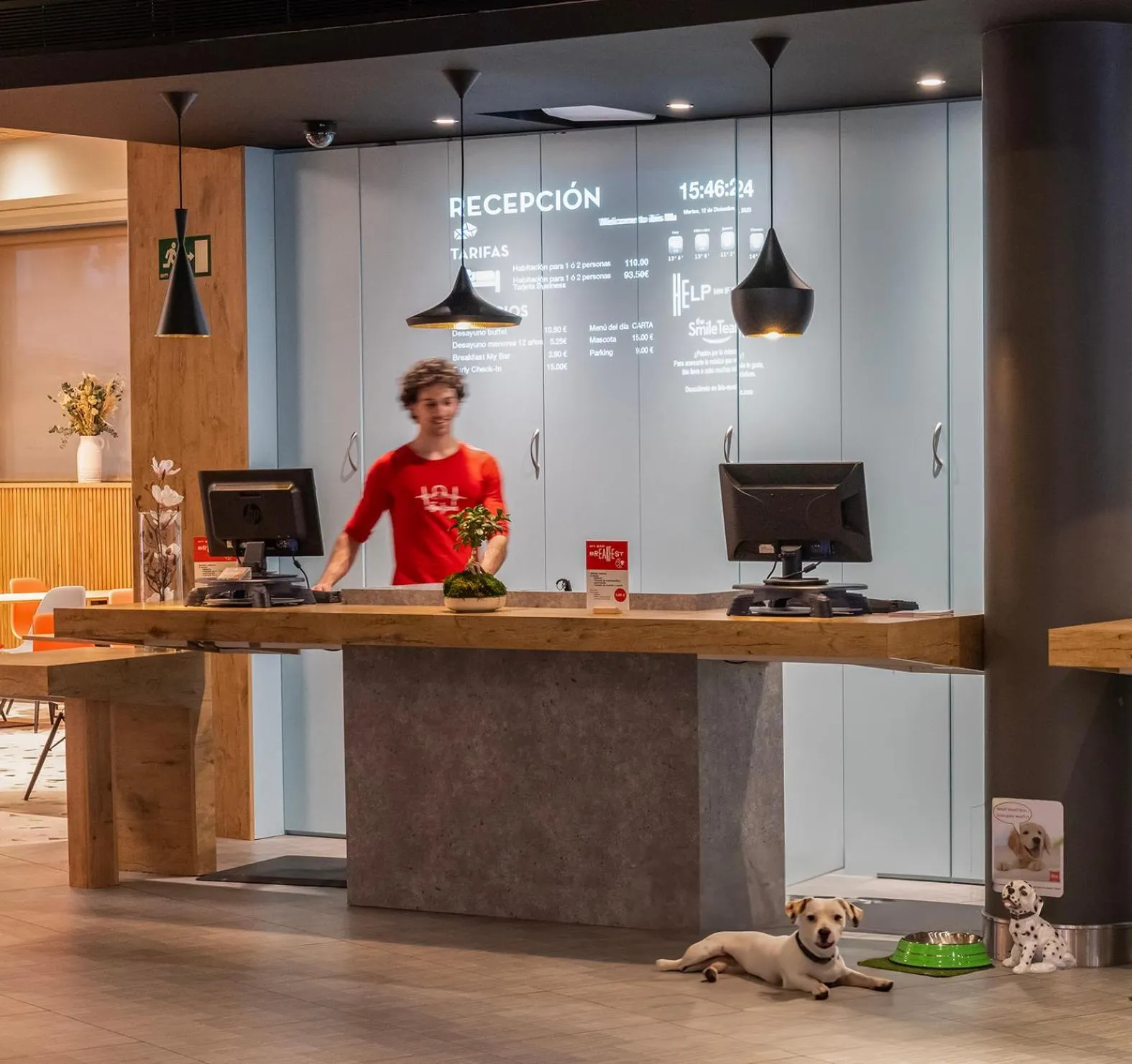 Lobby or reception in Ibis Madrid Aeropuerto Barajas