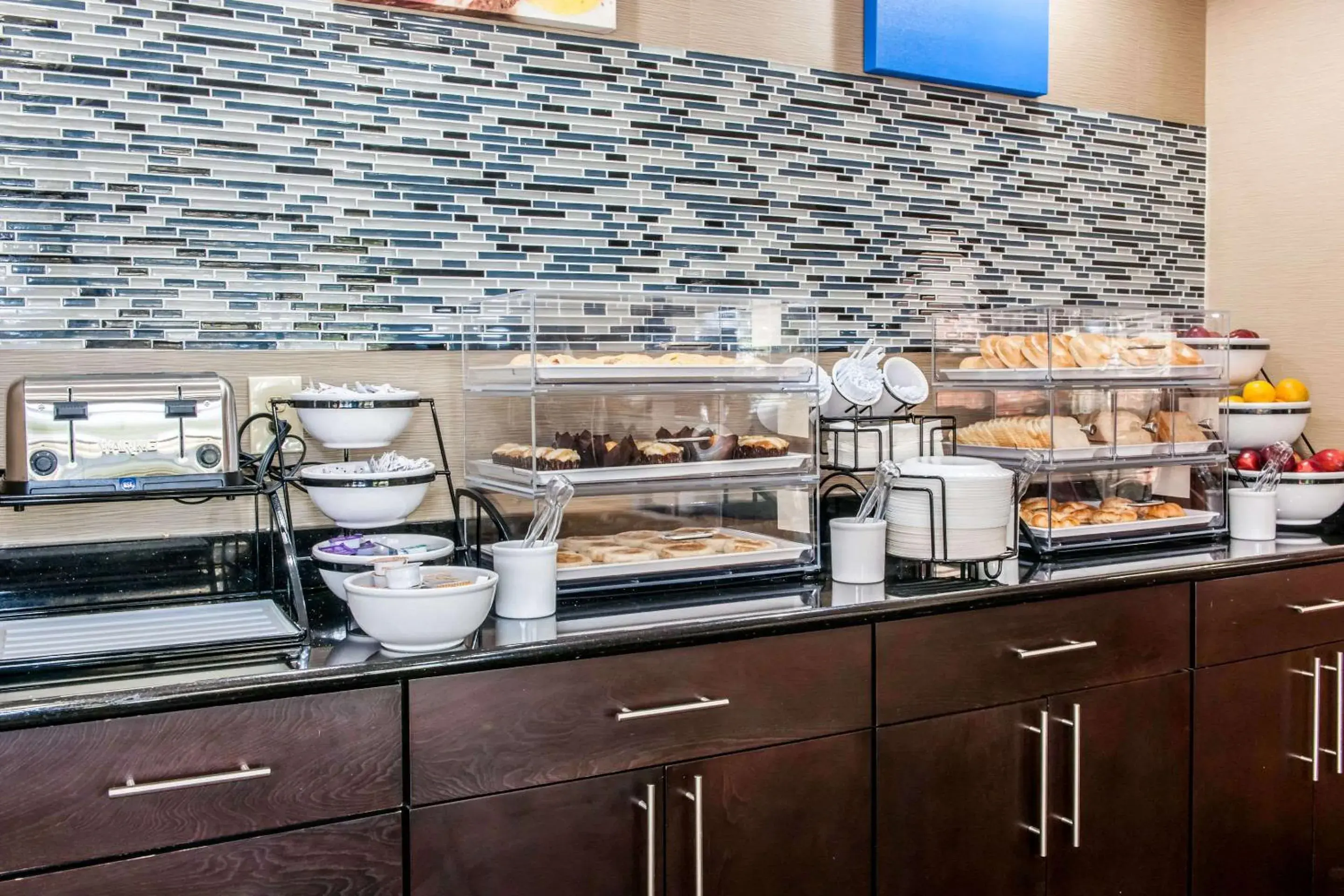 Breakfast, Restaurant/Places to Eat in Comfort Inn Blue Ash North