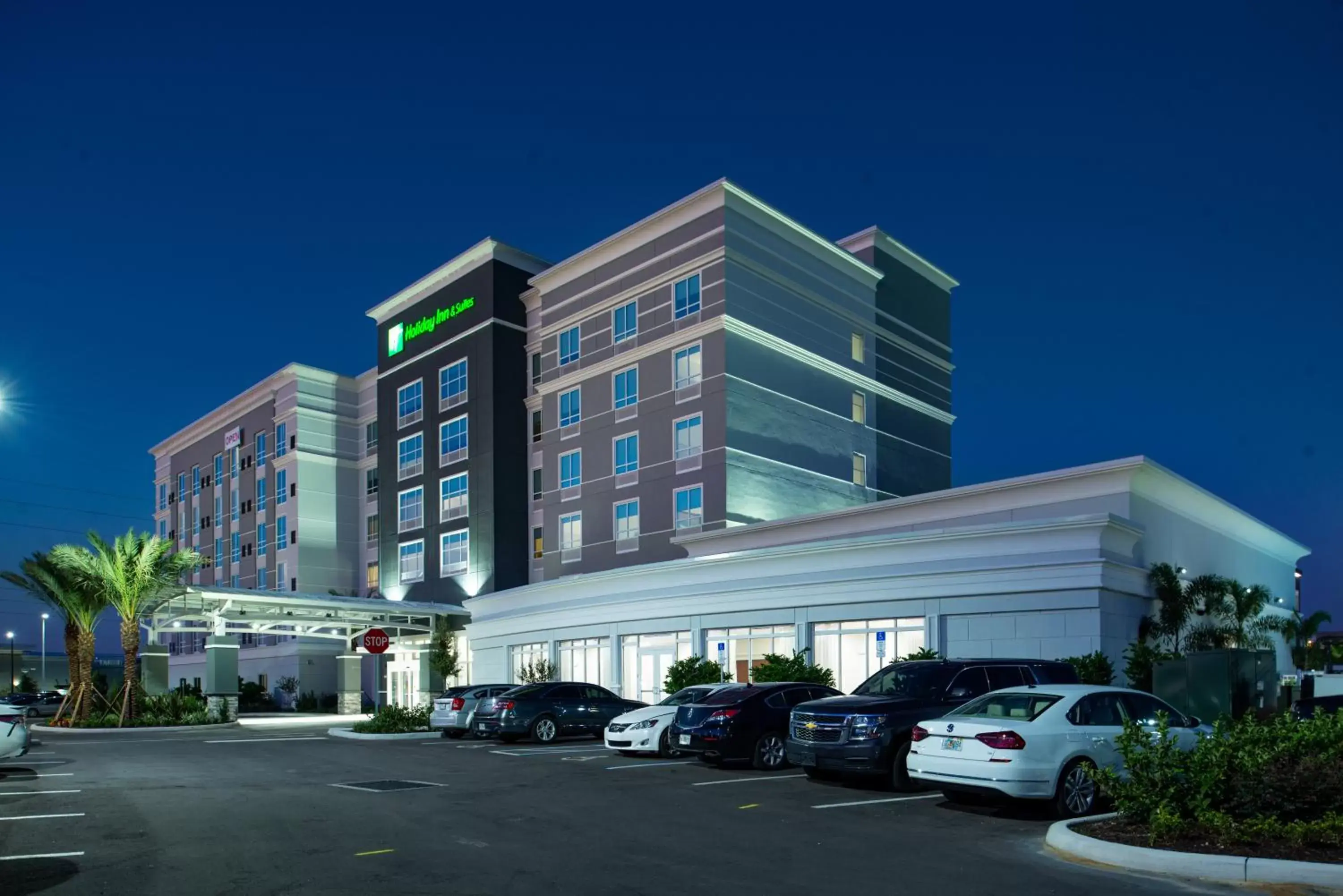 Property Building in Holiday Inn & Suites Orlando - International Dr S, an IHG Hotel