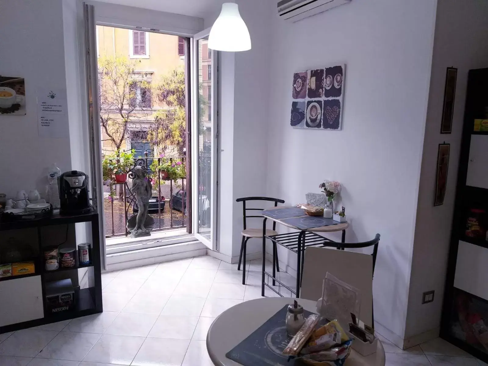 City view, Kitchen/Kitchenette in B&B A Home in Rome