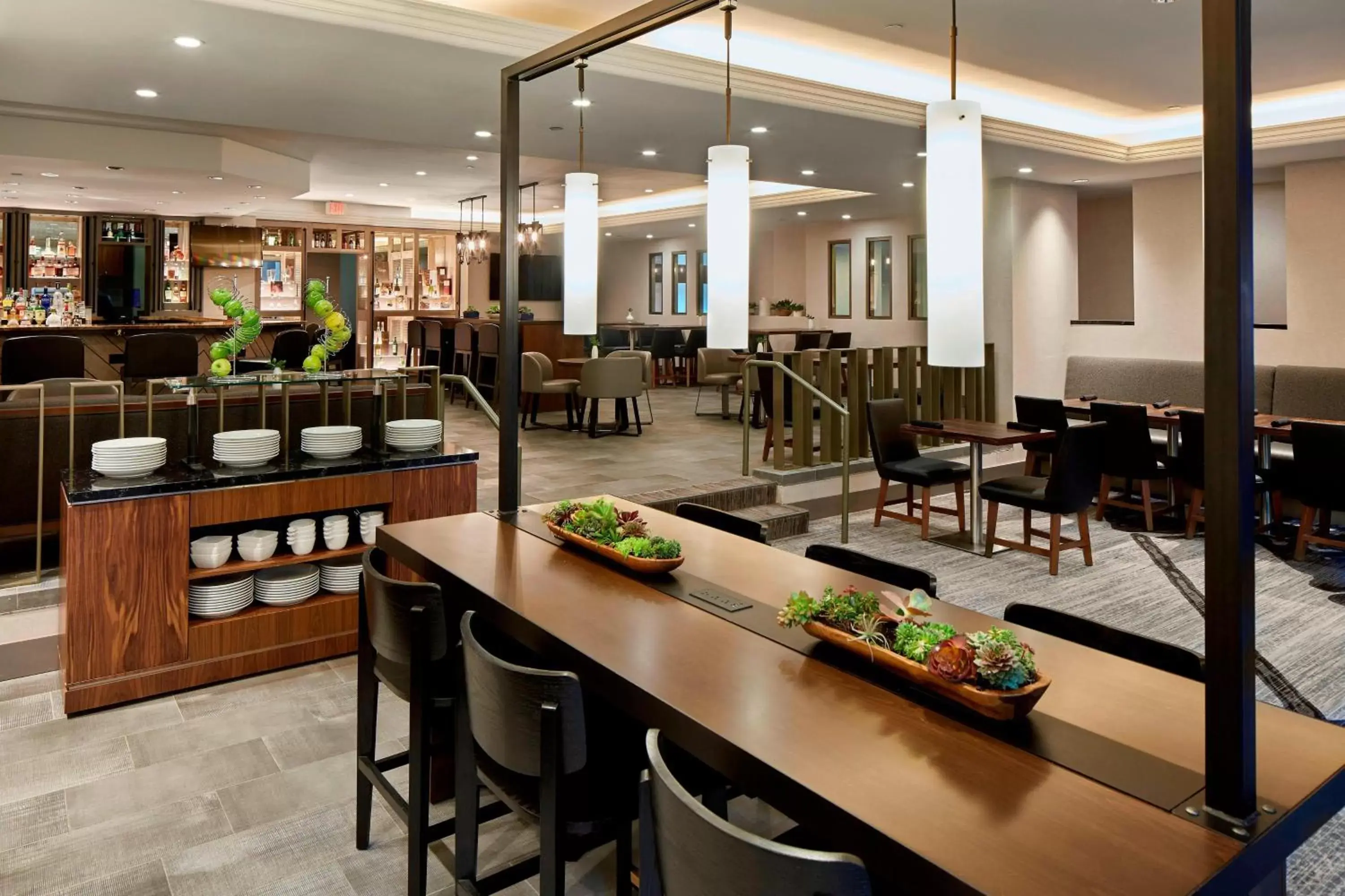 Kitchen or kitchenette, Restaurant/Places to Eat in Marriott Cincinnati Airport