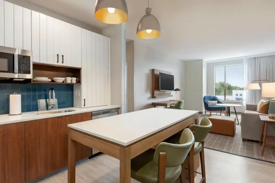 One-Bedroom King Suite with Walk-In Shower in Staybridge Suites - Lexington S Medical Ctr Area by IHG One-Bedroom King Suite with Walk-In Shower in Staybridge Suites - Lexington S Medical Ctr Area by IHG