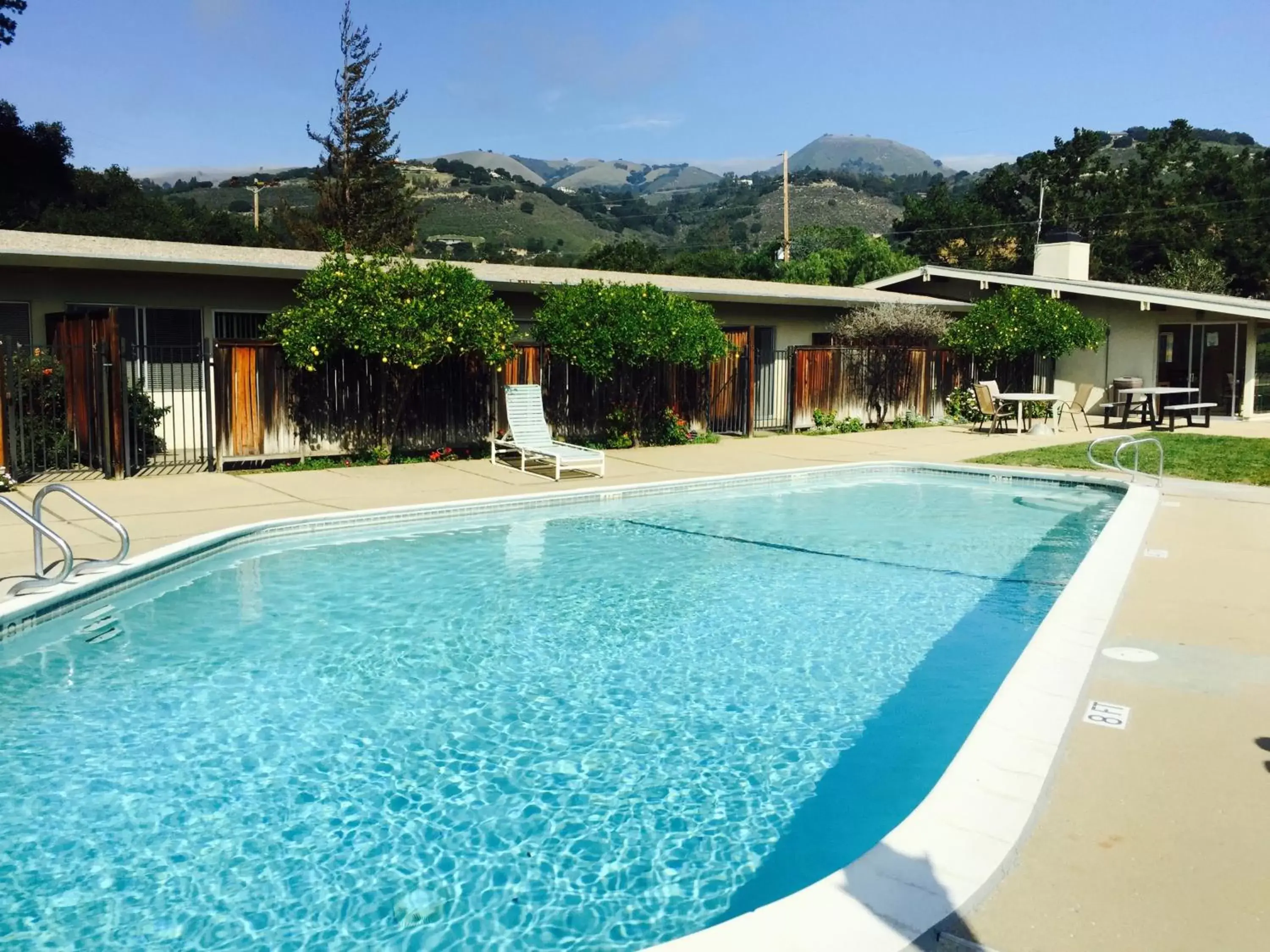 Swimming Pool in Contenta Inn