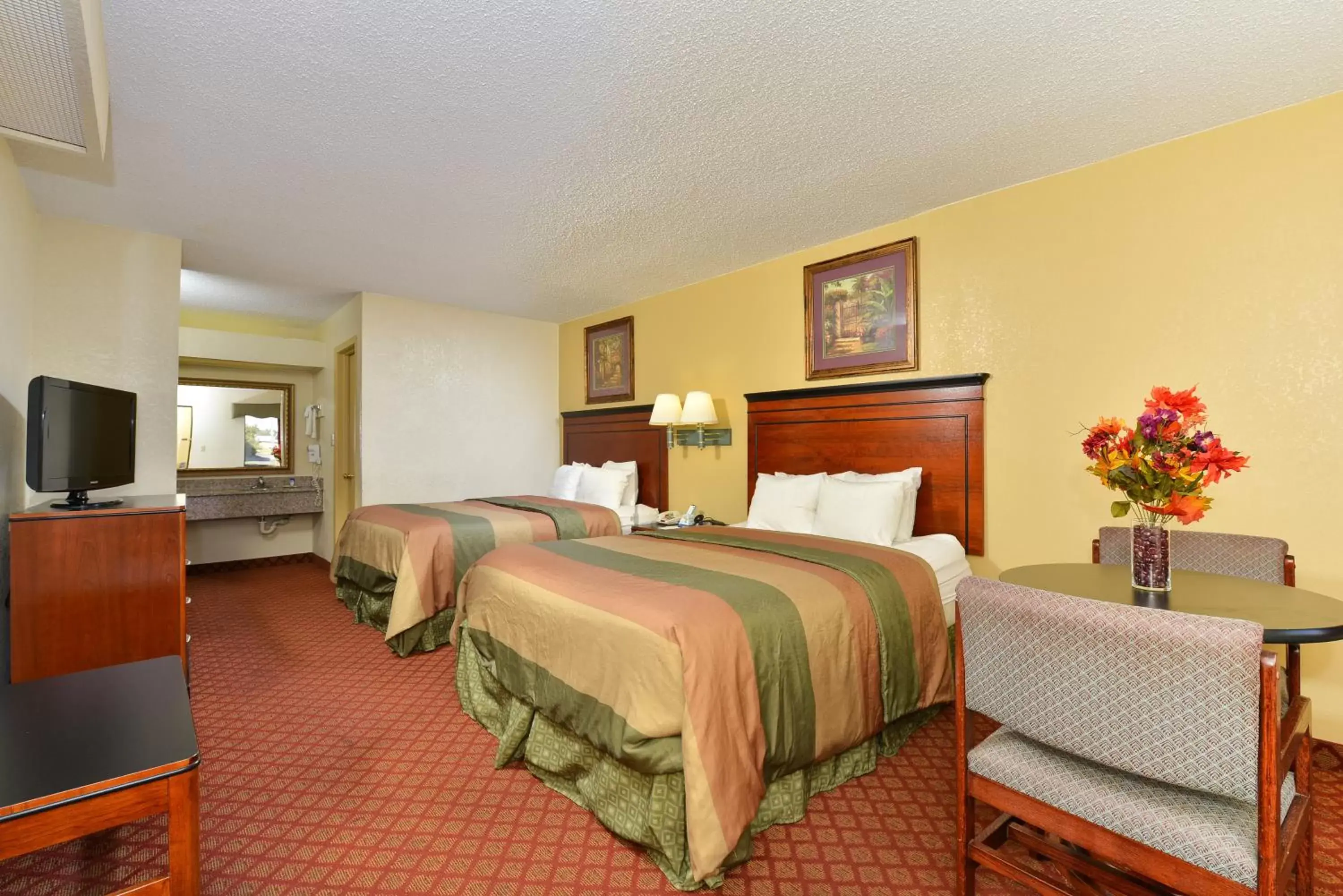 TV and multimedia in Americas Best Value Inn - Brookhaven