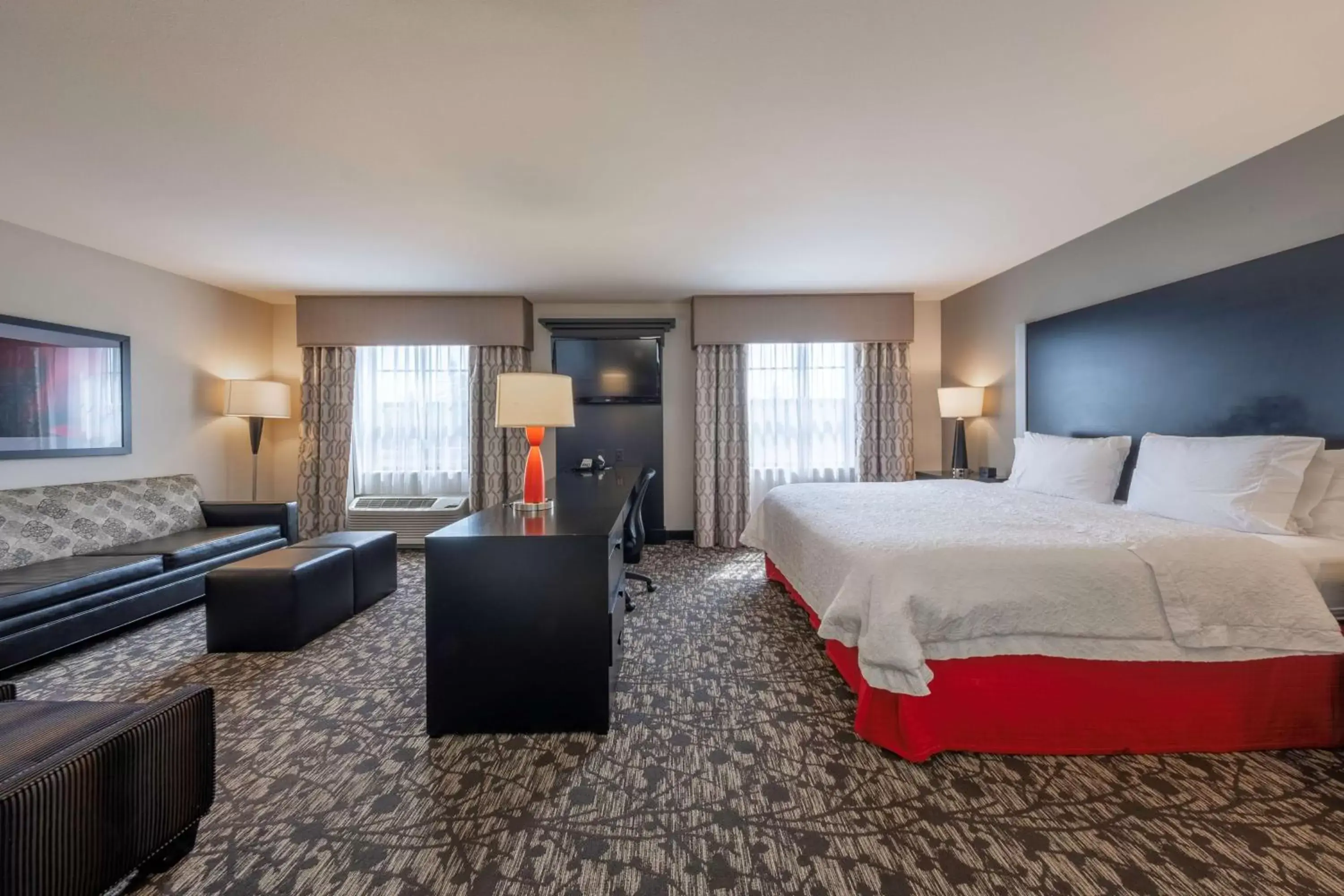 Bedroom in Hampton Inn & Suites DuPont