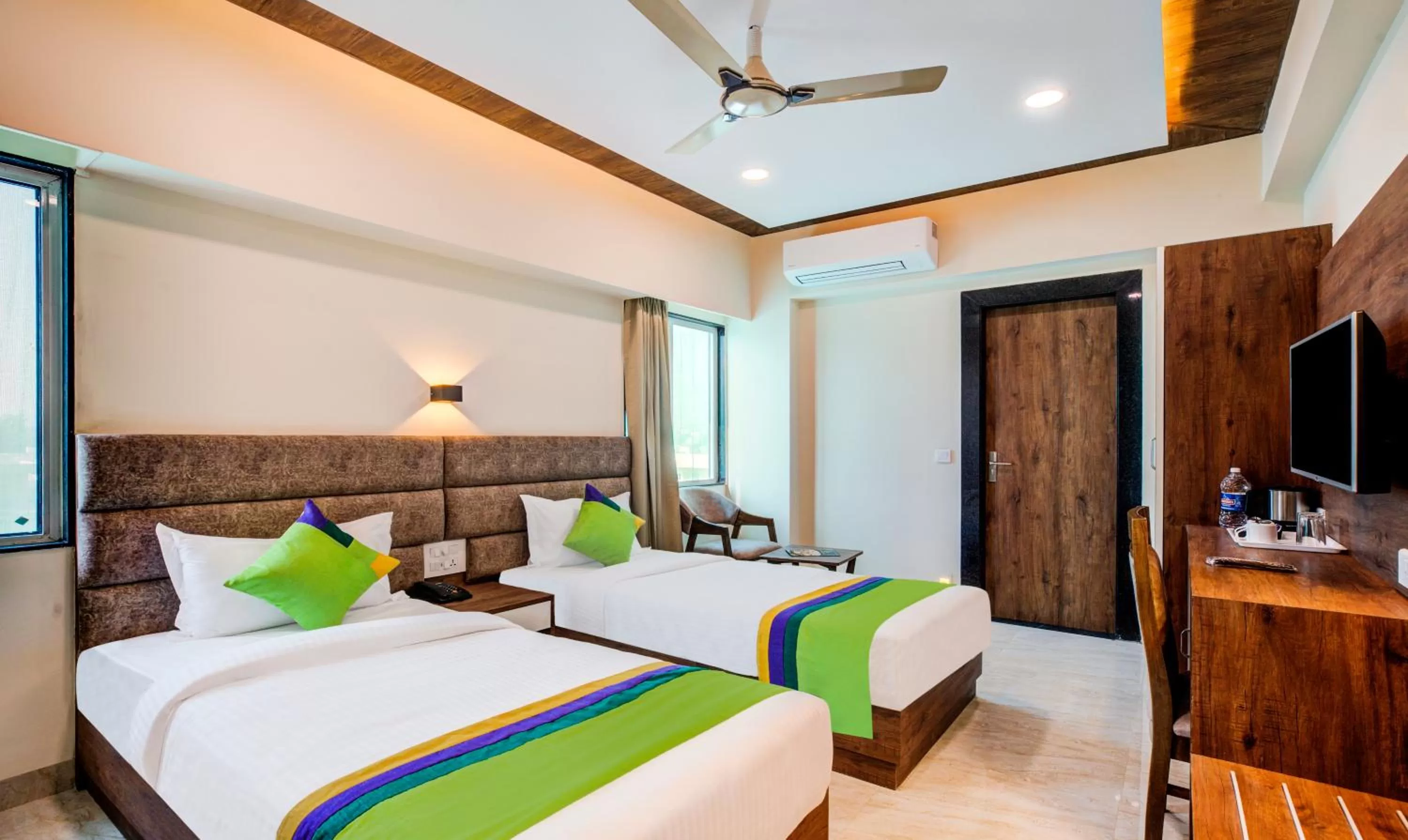 Bedroom, Bed in Opulence Inn - 500 Meters From Railway Station