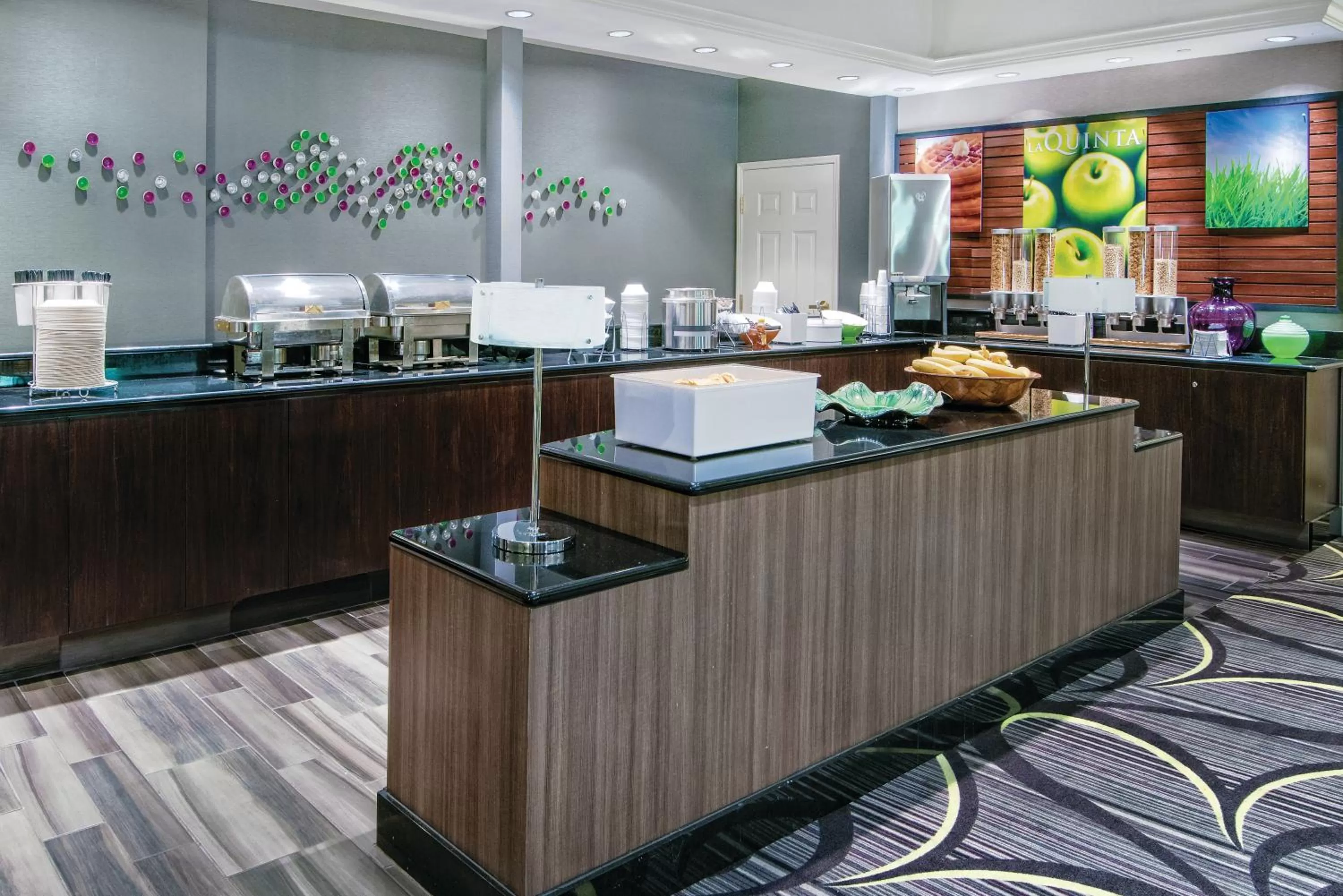 Restaurant/places to eat in La Quinta Inn & Suites by Wyndham San Antonio Riverwalk