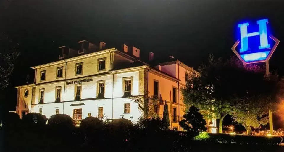 Facade/entrance in Hotel Palacio de la Magdalena Facade/entrance in Hotel Palacio de la Magdalena