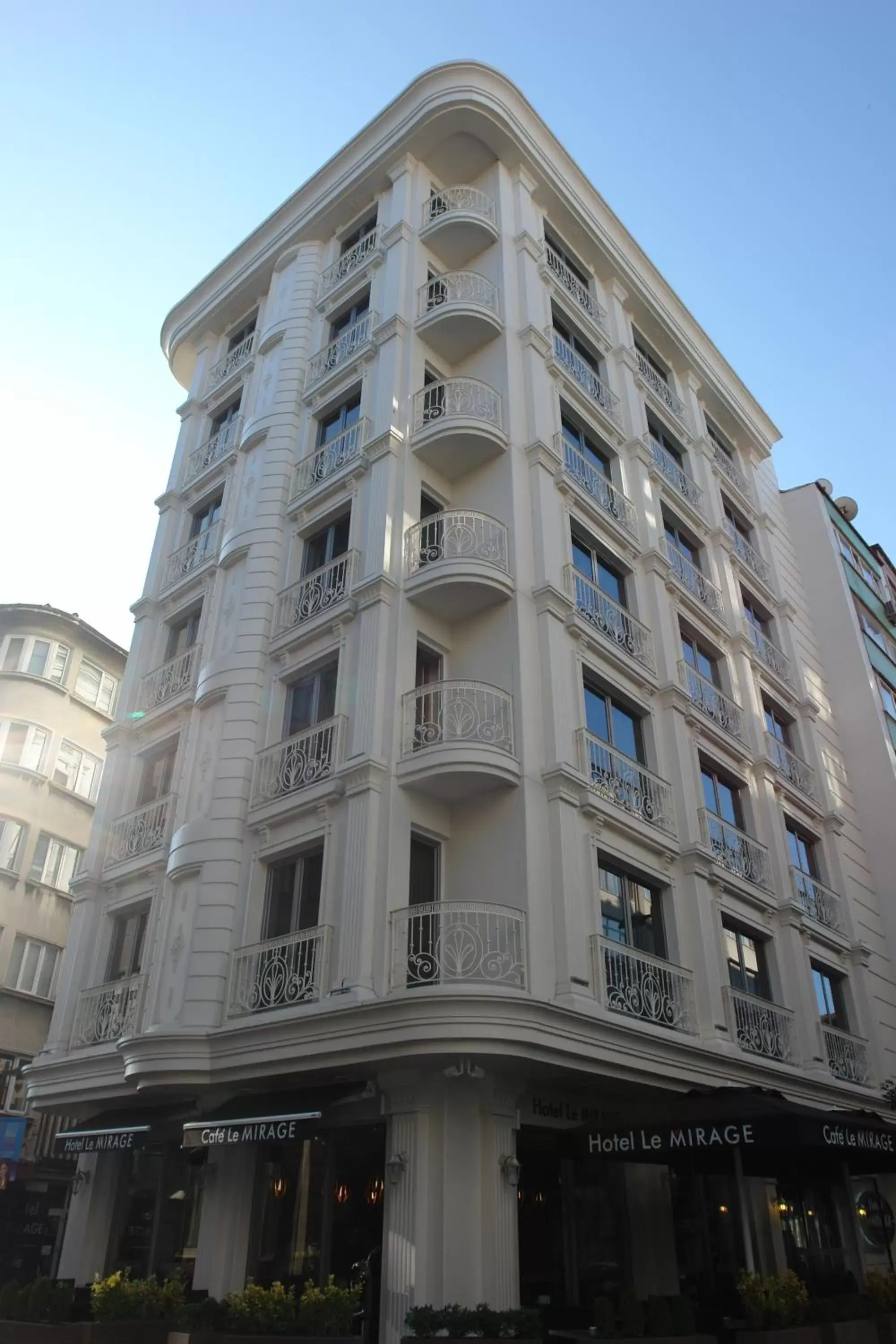 Facade/entrance, Property Building in Hotel Le Mirage