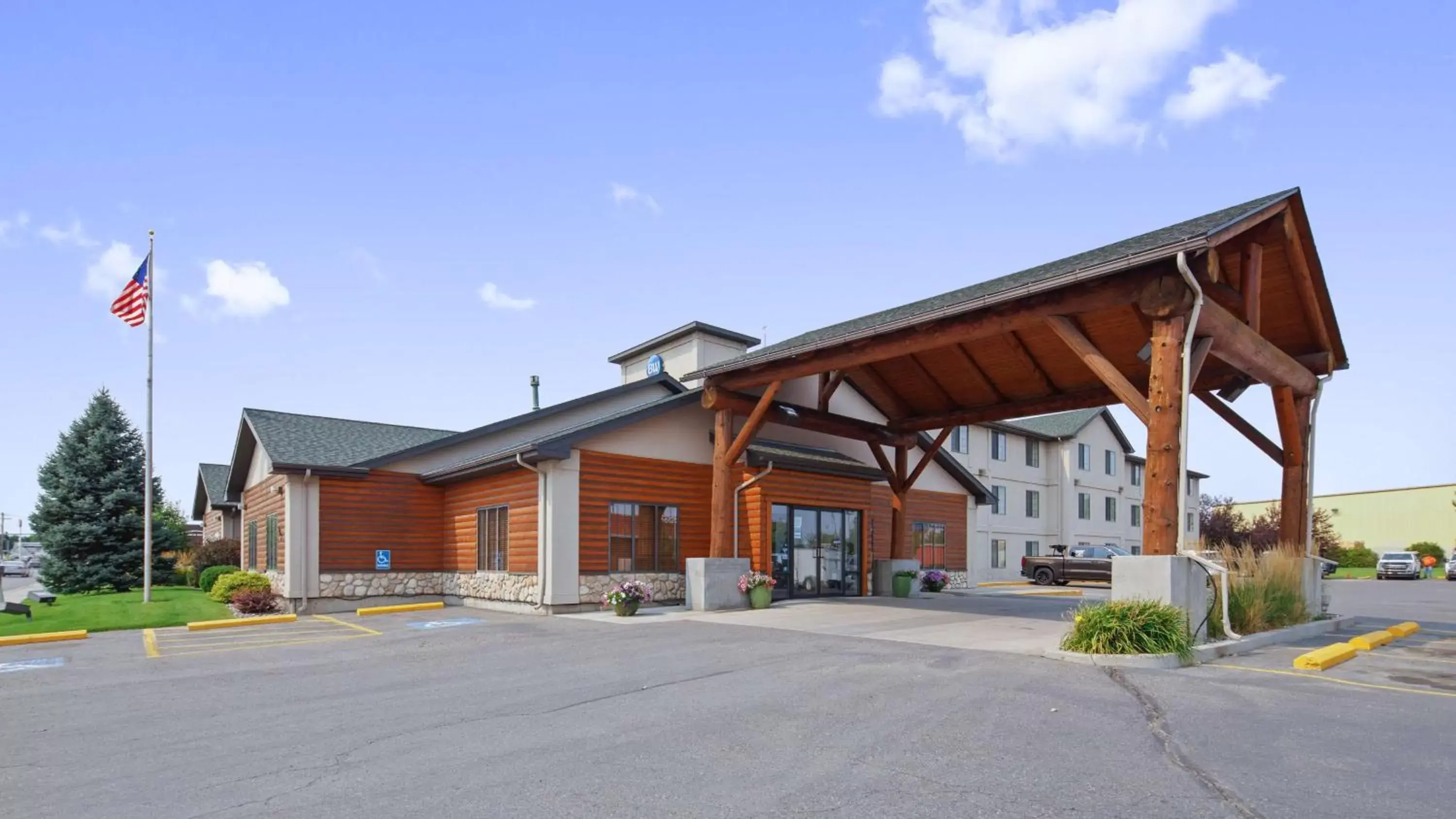 Property Building in Best Western Yellowstone Crossing